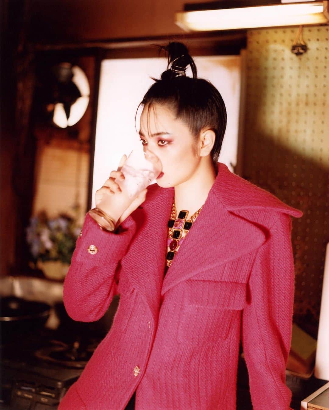 小松菜奈さんのインスタグラム写真 - (小松菜奈Instagram)「Rouge fashion book 📕 #china#magazine」9月10日 12時02分 - konichan7