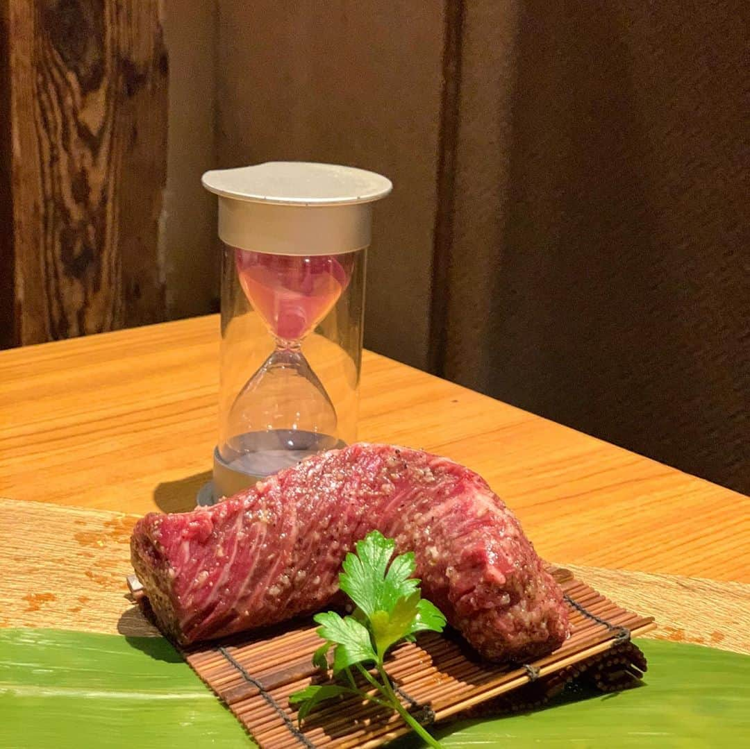 吉川ちかさんのインスタグラム写真 - (吉川ちかInstagram)「吟味焼肉 じゃんか道玄坂へ ちえさんと行ってきたよ🥺💓 (@yakiniku_janka ) . 特に人気のわさびでお肉を食べる 元祖生わさびカルビが 気になっててようやく食べれた🤤💕 . わさびだからさっぱりで めちゃくちゃ美味しかったし 炙り３秒ロースや包み野菜（サンチュ）も食べ放題だし 網も毎回変えてくれて凄かった😳💓 . タンもとろけたし〆の 盛岡冷麺も最高でした！ 美味しすぎるし、サービスも 100点満点でした🙌💕 . #じゃんか#焼き肉#渋谷グルメ#道玄坂店焼き肉#本生わさびカルビ #固まり肉#渋谷ディナー」9月10日 12時10分 - yoshikawachika_1116