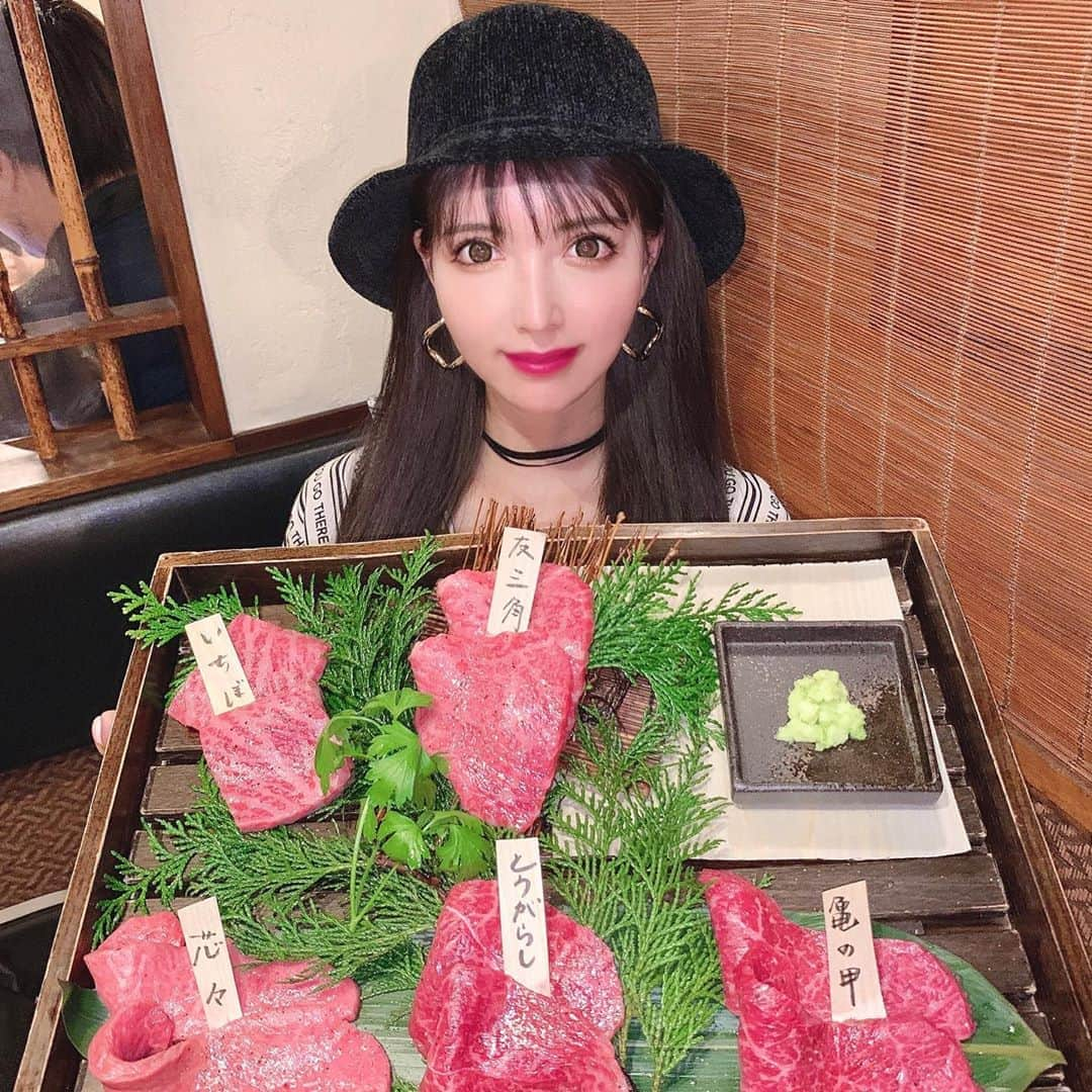 吉川ちかさんのインスタグラム写真 - (吉川ちかInstagram)「吟味焼肉 じゃんか道玄坂へ ちえさんと行ってきたよ🥺💓 (@yakiniku_janka ) . 特に人気のわさびでお肉を食べる 元祖生わさびカルビが 気になっててようやく食べれた🤤💕 . わさびだからさっぱりで めちゃくちゃ美味しかったし 炙り３秒ロースや包み野菜（サンチュ）も食べ放題だし 網も毎回変えてくれて凄かった😳💓 . タンもとろけたし〆の 盛岡冷麺も最高でした！ 美味しすぎるし、サービスも 100点満点でした🙌💕 . #じゃんか#焼き肉#渋谷グルメ#道玄坂店焼き肉#本生わさびカルビ #固まり肉#渋谷ディナー」9月10日 12時10分 - yoshikawachika_1116