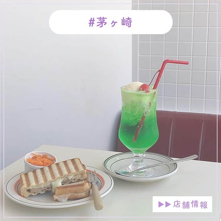 ピコフードさんのインスタグラム写真 - (ピコフードInstagram)「. ベーコンチーズトーストとメロンソーダという異色の組み合わせ🧀🍞 神奈川のエモいカフェといったらここ🍈 . 🍽️🍽️🍽️🍽️🍽️🍽️🍽️🍽️ お店のタグ #小川売店  他の地域を探す #piko_茅ヶ崎 . 🍽️🍽️🍽️🍽️🍽️🍽️🍽️🍽️ . @iam_mone.k  @a.stand_boy  @suzu.bell212  @mai9973  さんありがとうございます😊 .  🐥 🐥 🐥 🐥 🐥 🐥 🐥 🐥 🐥 🐥 🐥 🐥 . ※最新の情報は調べてご確認をお願いします🙇🏻‍♀️ . 関東圏内のオシャレなグルメの投稿を厳選し、 紹介してます👣👀 オシャレなグルメを見つけよう！➡️ @piko_food_ #piko_food もつけて投稿してくれると いいねとたまにコメントしに行きます❤️ . 🐥 🐥 🐥 🐥 🐥 🐥 🐥 🐥 🐥 🐥 🐥 🐥 . #鎌倉カフェ #鎌倉グルメ #茅ヶ崎カフェ #茅ヶ崎グルメ #茅ヶ崎ランチ #茅ヶ崎大好き #メロンソーダ #メロンソーダフロート #ベーコンチーズトースト #チーズ好き #トースト専門店 #神奈川カフェ #神奈川グルメ #神奈川観光 #일본카페 #도쿄카페 #東京グルメ #東京ランチ #東京カフェ #東京カフェ散歩 #東京グルメ旅 #東京カフェめぐり」9月10日 12時18分 - piko_food_