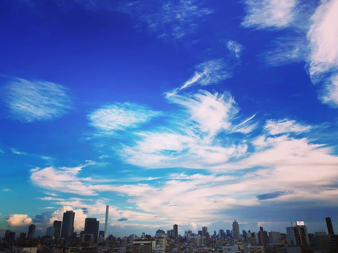 藤原絵里さんのインスタグラム写真 - (藤原絵里Instagram)「・ 秋の空☁️ ・ #2020年9月9日 #東京 #空 #雲 #青空 #晴れ」9月10日 12時16分 - erifujiwara0523