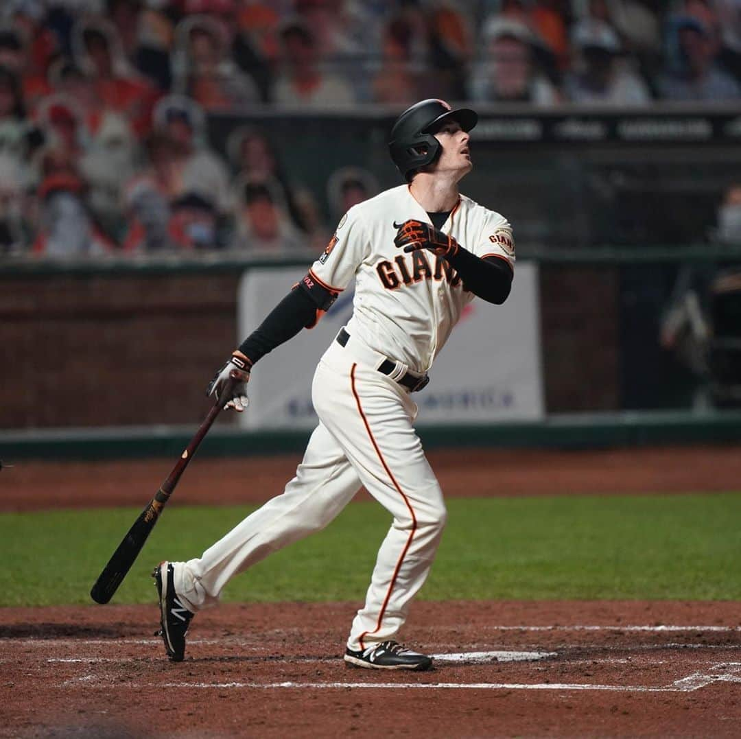 サンフランシスコ・ジャイアンツさんのインスタグラム写真 - (サンフランシスコ・ジャイアンツInstagram)「HR #9 from almost every angle. #SFGiants」9月10日 12時24分 - sfgiants