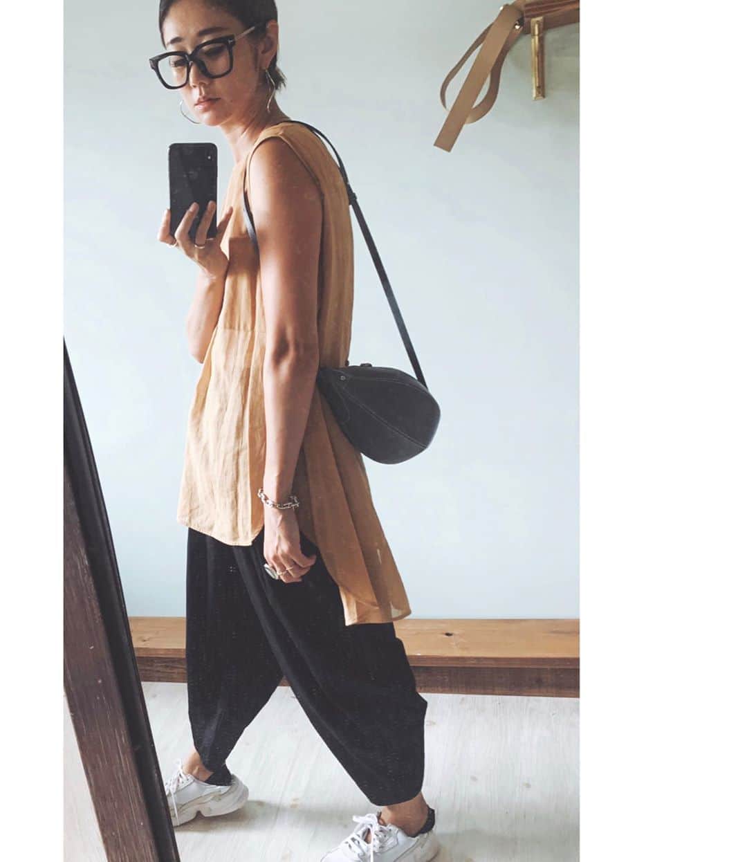 ジュジュのインスタグラム：「👓メガネな気分♫ . この大きさが可愛いくて...🤍 . 旦那さんのやってちょーだい言うたらくれた。笑 . . 昨日は姉に宮川大輔みたいやな言われて... #ありがとうよ　 . #廃盤らしくて #最高に嬉しい♫」
