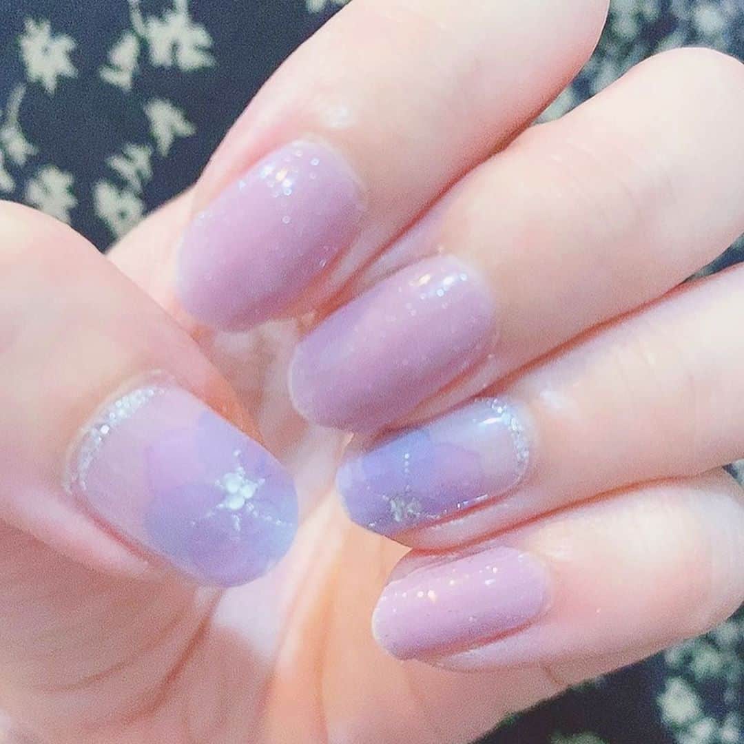 大谷咲子さんのインスタグラム写真 - (大谷咲子Instagram)「ジェルのシールのネイルにハマっています💅 #ohora と #gelatofactory  どちらもジェルでできたシールを貼って簡単にできるネイルです！ それぞれタグ付けしておきました✨ サロンに行くのも好きだけど自分でやるのも好き！ 爪が綺麗だとテンションが上がります🥰 #nail #selfnail #ネイル #stayhome」9月10日 12時50分 - sakiton69