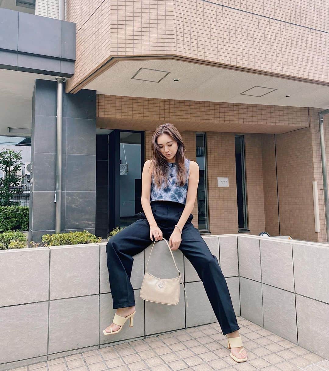 佐々木彩乃のインスタグラム：「オニューのbag！ 発売前でサンプルだから持ち手の長さが少し長いけど修正されます💫調整可能だから長めでも🙆‍♀️ 12月発売だよ😽」
