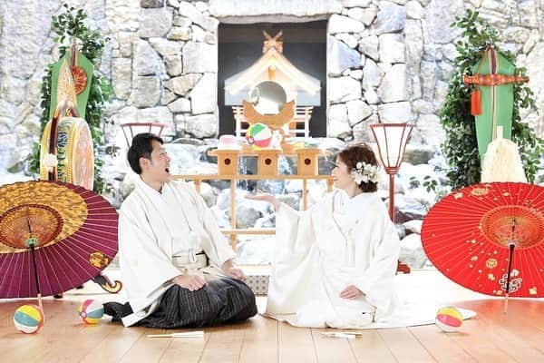 八雲迎賓館 【結婚式 パーティ 記念日 人生儀礼】福井さんのインスタグラム写真 - (八雲迎賓館 【結婚式 パーティ 記念日 人生儀礼】福井Instagram)「. . #白無垢前撮り #色打掛前撮り #八雲迎賓館 #御神殿 #結婚式レポ #八雲の卒花さん #福井結婚式#結婚式 #福井結婚式場 #神前式#挙式 #白無垢 #紋付袴 #和傘 #紙風船 #新郎新婦 #夫婦  @modocollectionmiwa @photo_linx @yakumogeihinkan」9月10日 13時07分 - yakumogeihinkan