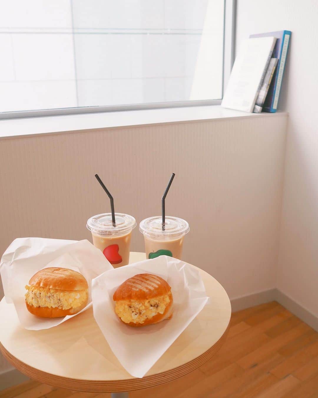 今吉めぐみさんのインスタグラム写真 - (今吉めぐみInstagram)「#cafestagram  ﻿ #東京都現代美術館 にある﻿ 二階のサンドイッチ🥪﻿ ﻿ たまごサンドってどうしていつの日も﻿ 魅力的なんだろう🥚🧸🥚❤️﻿ ﻿ 大人用のたまごサンドと﻿ 子供用のたまごサンドがありました🍳﻿ ﻿ ﻿ ﻿ ﻿ 📍二階のサンドイッチ(東京都現代美術館内)﻿ ・住所/東京都江東区三好4-1-1(木場公園内)﻿ ・開館時間/ 10:00〜18:00（L.O17:30）﻿ ﻿ ・定休日/美術館休館日﻿ ﻿ ・アクセス/東京メトロ半蔵門線「清澄白河駅」B2番出口より徒歩9分﻿ 都営地下鉄大江戸線「清澄白河駅」A3番出口より徒歩13分﻿ ﻿ ﻿ 📍 upstairs sandwich﻿ ・Opening Times /10:00〜18:00 (L.O17:30)﻿ ・Closed Days/Museum closing day﻿ ・Close station/From Kiyosumi-shirakawa Station on the Hanzomon Line: 9min. walk from the B2 exit.﻿ From Kiyosumi-shirakawa Station on the Toei Oedo Line: 13min. walk from the A3 exit.﻿ ﻿ ﻿ #二階のサンドイッチ#清澄白河カフェ#清澄白河ランチ #たまごサンド #東京カフェ #hungryintokyo」9月10日 13時20分 - megu813