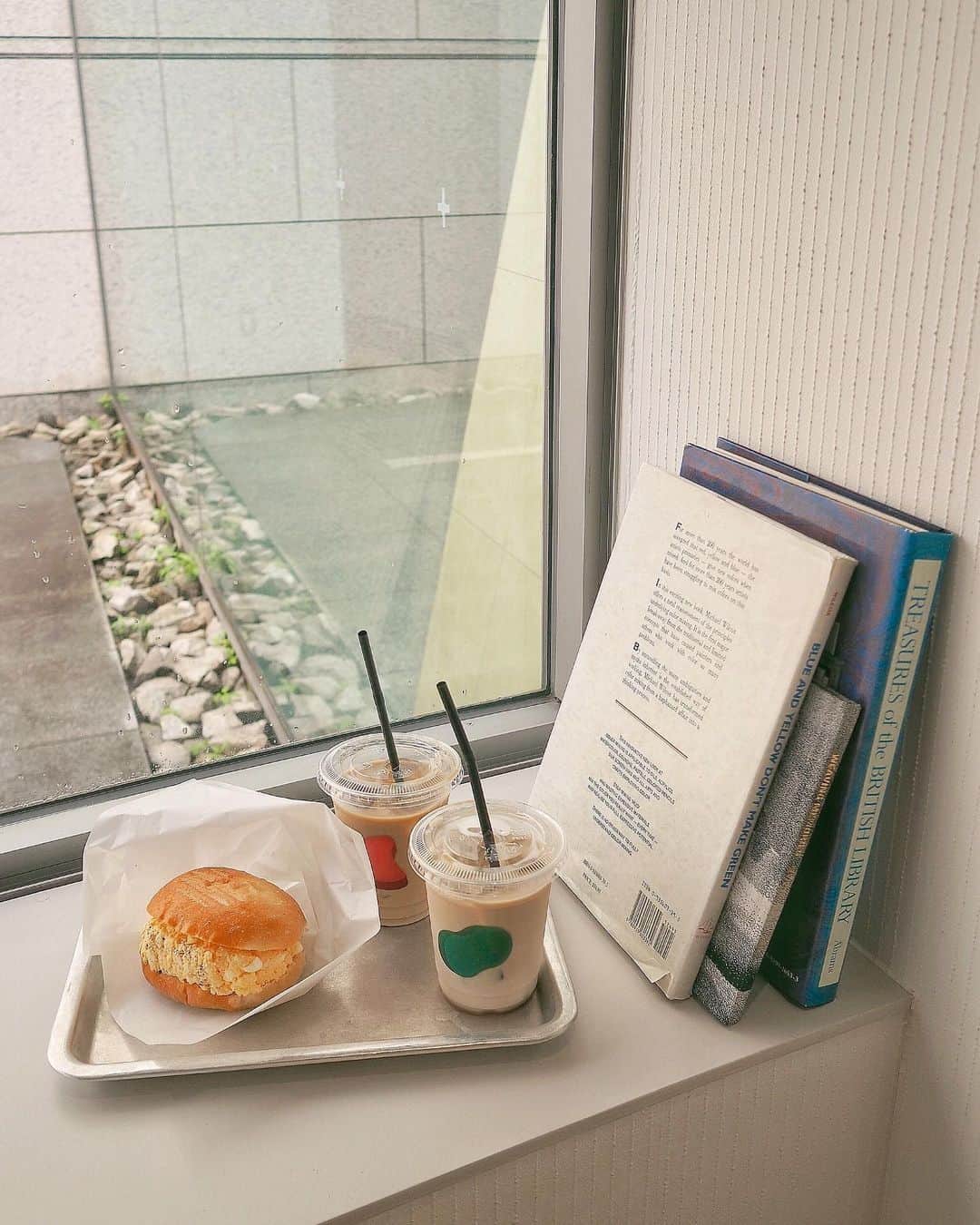 今吉めぐみさんのインスタグラム写真 - (今吉めぐみInstagram)「#cafestagram  ﻿ #東京都現代美術館 にある﻿ 二階のサンドイッチ🥪﻿ ﻿ たまごサンドってどうしていつの日も﻿ 魅力的なんだろう🥚🧸🥚❤️﻿ ﻿ 大人用のたまごサンドと﻿ 子供用のたまごサンドがありました🍳﻿ ﻿ ﻿ ﻿ ﻿ 📍二階のサンドイッチ(東京都現代美術館内)﻿ ・住所/東京都江東区三好4-1-1(木場公園内)﻿ ・開館時間/ 10:00〜18:00（L.O17:30）﻿ ﻿ ・定休日/美術館休館日﻿ ﻿ ・アクセス/東京メトロ半蔵門線「清澄白河駅」B2番出口より徒歩9分﻿ 都営地下鉄大江戸線「清澄白河駅」A3番出口より徒歩13分﻿ ﻿ ﻿ 📍 upstairs sandwich﻿ ・Opening Times /10:00〜18:00 (L.O17:30)﻿ ・Closed Days/Museum closing day﻿ ・Close station/From Kiyosumi-shirakawa Station on the Hanzomon Line: 9min. walk from the B2 exit.﻿ From Kiyosumi-shirakawa Station on the Toei Oedo Line: 13min. walk from the A3 exit.﻿ ﻿ ﻿ #二階のサンドイッチ#清澄白河カフェ#清澄白河ランチ #たまごサンド #東京カフェ #hungryintokyo」9月10日 13時20分 - megu813