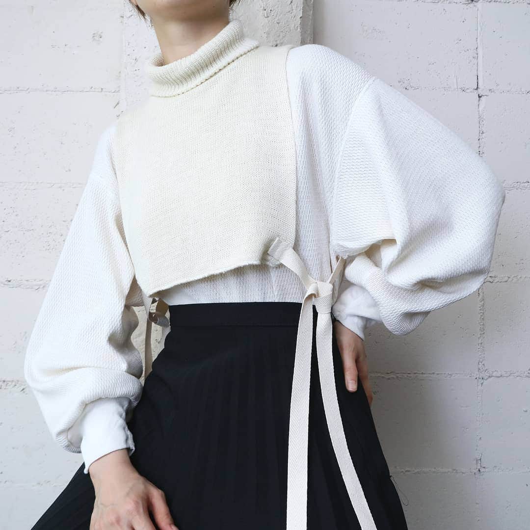 吉祥寺 古着屋 Orfeoさんのインスタグラム写真 - (吉祥寺 古着屋 OrfeoInstagram)「. Removable Turtle Neck Knit  #orfeo #kichijoji #tokyo #vintage #used #fashion #coordinate #outfit  お問い合わせはインスタグラムのプロフィール掲載のメールアドレスにお願いいたします。コメント、DMでのお問い合わせは受け付けておりませんのでご了承ください。 ONLINE SHOPの商品も店頭にてご購入頂けます。気になる商品がございましたらスタッフにお声掛けください。  新型コロナウィルス感染拡大防止策を徹底した上で営業をしております。マスクの着用、入店時にアルコールでの消毒をお願いいたします。」9月10日 13時18分 - orfeokichijoji