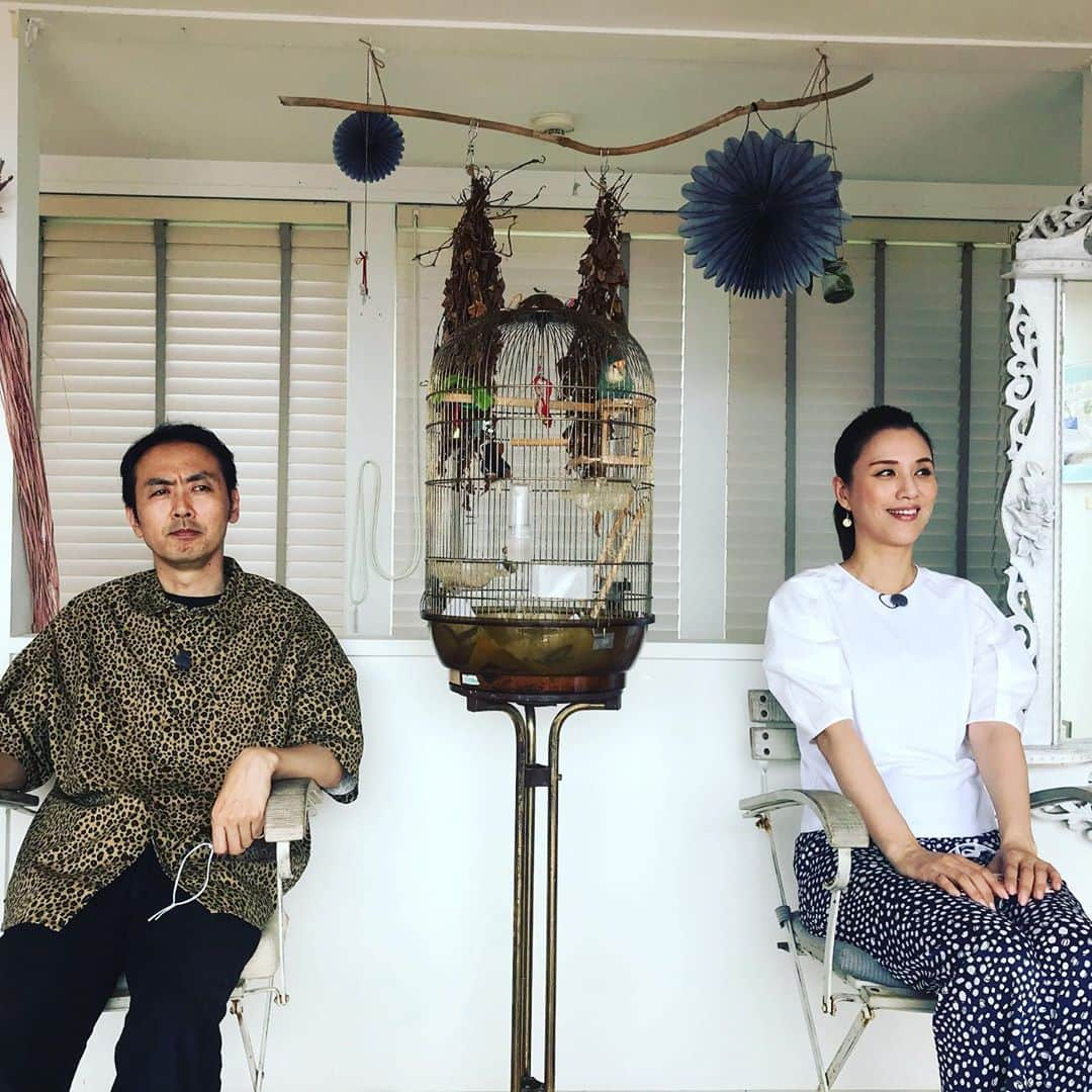 田中卓志さんのインスタグラム写真 - (田中卓志Instagram)「突撃隣のスゴイ家ロケ！ 遼河はるひさんとインコのきーちゃんと 写真を撮りました！  #アンガールズ田中 #遼河はるひ  #突撃隣のスゴイ家  #コザクラインコ」9月10日 13時28分 - ungirls_tanaka