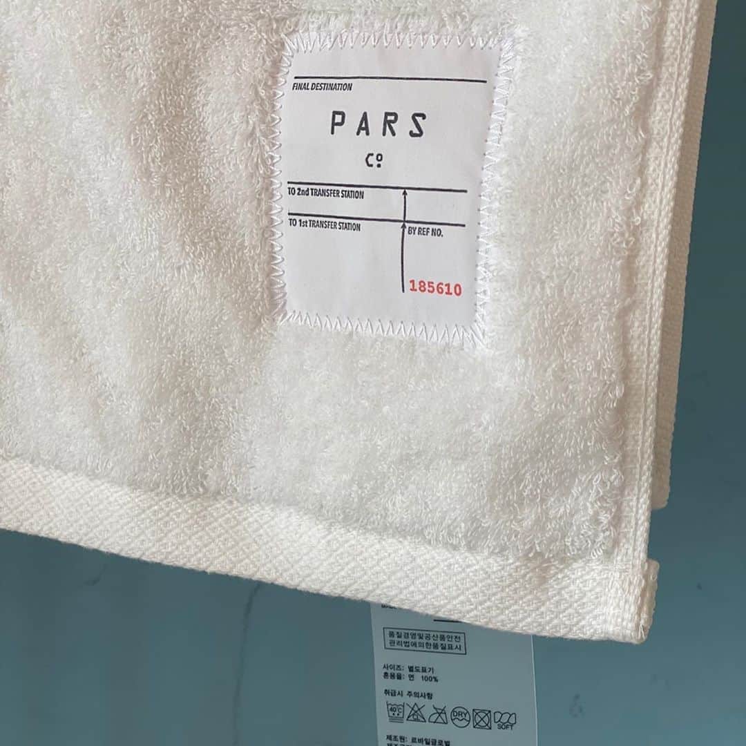 ピョン･ジョンスさんのインスタグラム写真 - (ピョン･ジョンスInstagram)「자!집청소끝 꿉꿉함 날릴시간 #제작 이렇게 좋아해주기 있기없기! 정리 잘된 집은 향기부터 달라진다  아마 다들 나 같은 마음인듯😅 레드사랑📍오늘까지만 만나요 선물도 오늘까지👊🏻 #비온뒤개임#뽀송뽀송#보들보들 #유니크#디자인콜라보 #unlockyourlife_towel」9月10日 13時24分 - hoyatoya