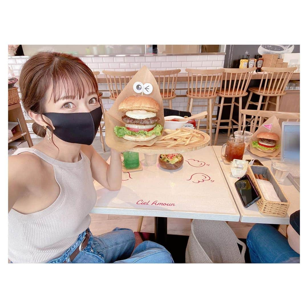 辻希美さんのインスタグラム写真 - (辻希美Instagram)「取材、打ち合わせして、お昼はCiel Amour🍔で食べました😆💕💕👍"  #cielamour #🍔💕 #店内飲食始まってます #ご覧店お待ちしています #🍔🍔🍔」9月10日 13時35分 - tsujinozomi_official