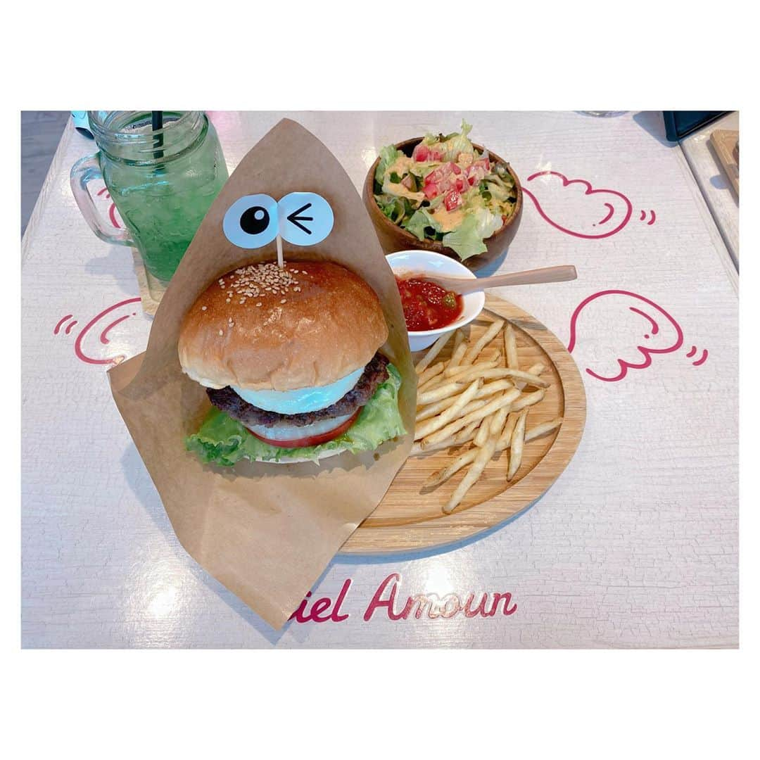 辻希美さんのインスタグラム写真 - (辻希美Instagram)「取材、打ち合わせして、お昼はCiel Amour🍔で食べました😆💕💕👍"  #cielamour #🍔💕 #店内飲食始まってます #ご覧店お待ちしています #🍔🍔🍔」9月10日 13時35分 - tsujinozomi_official