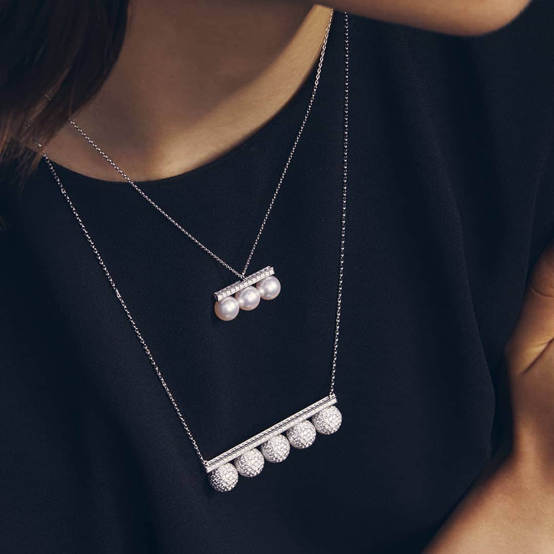 TASAKIさんのインスタグラム写真 - (TASAKIInstagram)「TASAKI's new ‘balance signature decade’ necklaceーfive spheres all richly embellished with pavé-set diamonds creating a unique presence. Style with the new ‘balance neo diamonds pave’ pendant, a versatile item for any occasion, adding a gorgeous look to your outfit. #TASAKI #TASAKIbalance #balance10 #balanceneodiamondspave #TASAKIpearl #pearl #TASAKIdiamond #diamond #necklace #pendant」9月10日 14時02分 - tasaki_intl