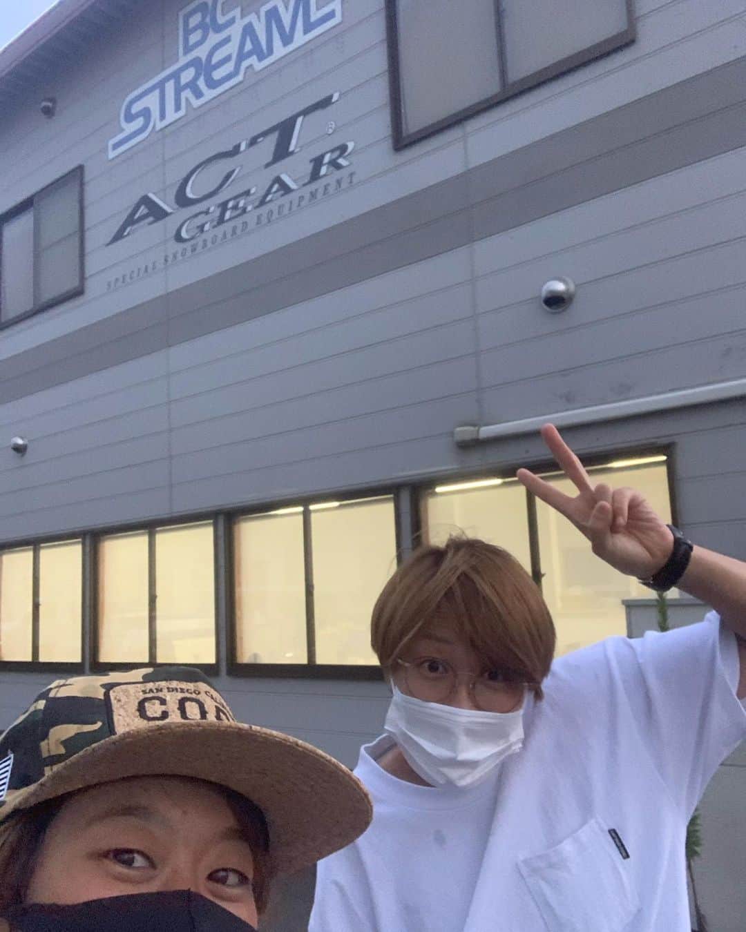 のインスタグラム：「行ってきました！新潟燕三条！ 私が冬に使用しているボード「BC stream」へご挨拶に行ってきました！ 自社工場で全てのスノーボードを作っている「ACT GEAR」そしてへぎそば美味しい！！今後に向けての大切なお話もできました。 さあ！早く滑りたい！！！」