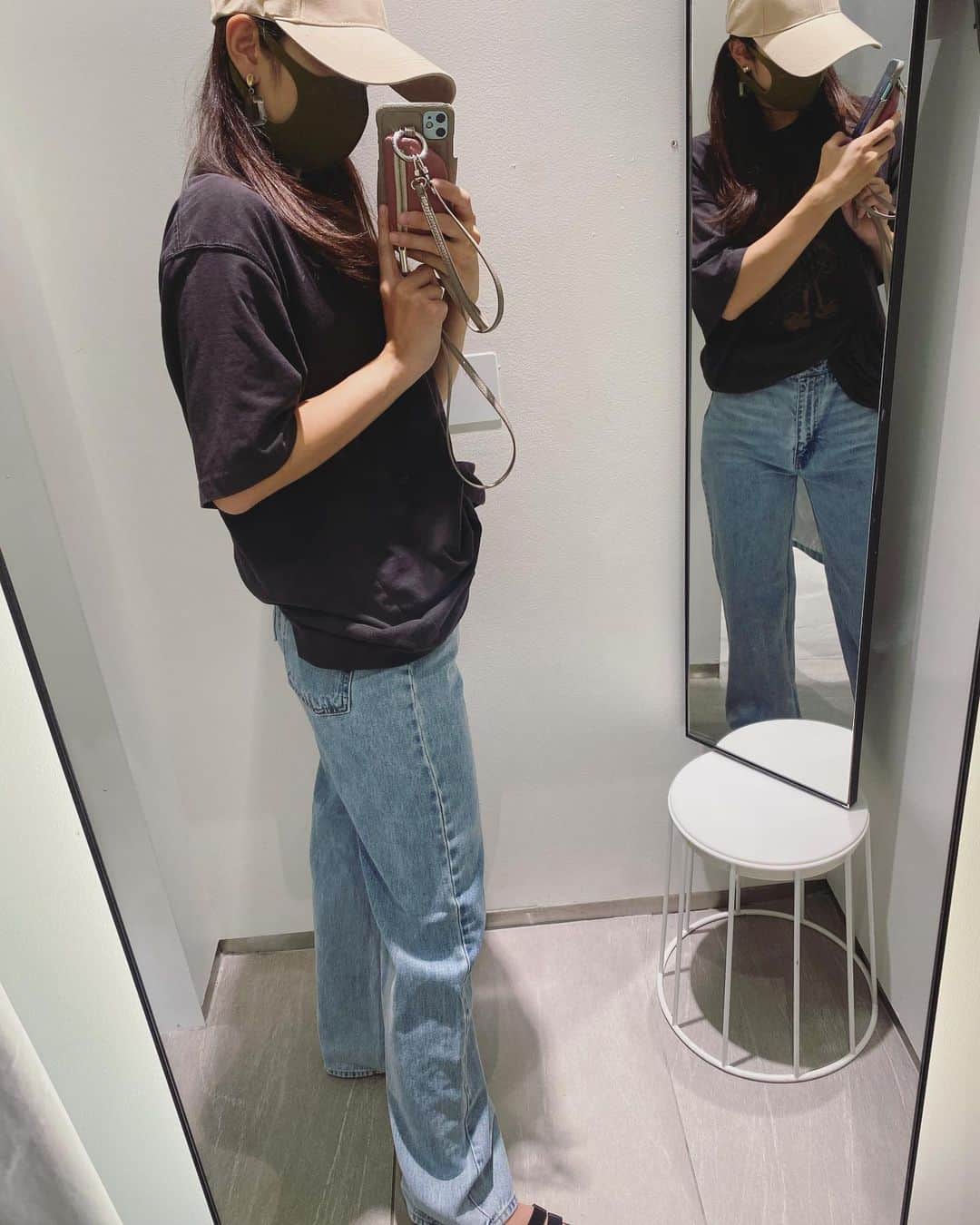我謝レイラニのインスタグラム：「ぷらっと入ったH&Mでデニム買ってみた👖 普段よりちょっと大きめサイズ買ってみたけどいい感じ♡ 昨夜はZARAのセール品もネットで買い漁ったから〜届くの楽しみ⁎ˇ◡︎ˇ⁎ ちなみに咲嬉デザインのキャップは失くしちゃって内緒で買い直した2代目🤫笑」