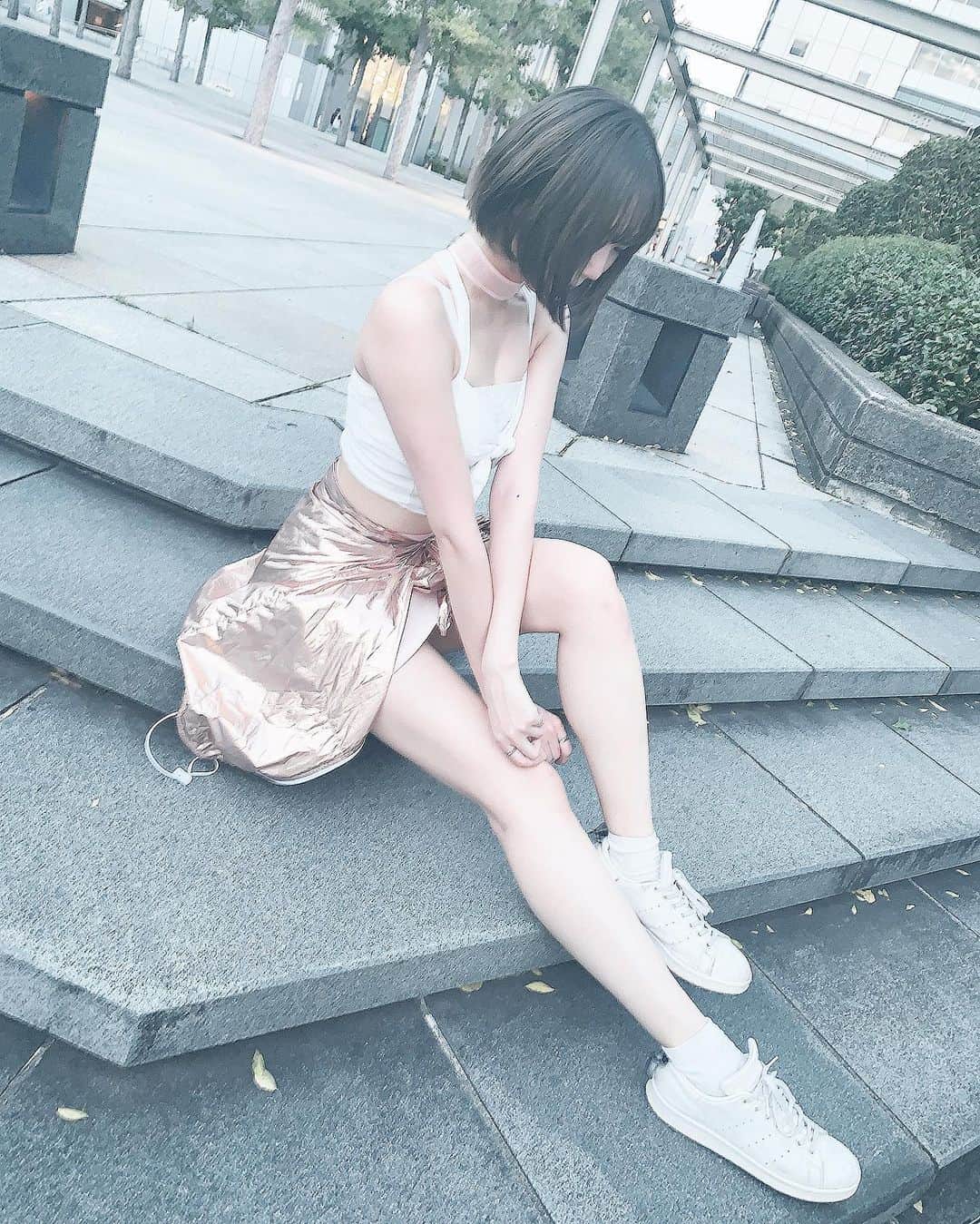桑名利瑠のインスタグラム：「. . . 🌸🌸🌸 とっってもたのしかった🎬 . . . #fashion #followｍe #followforfollowback #撮影 #youtube #動画 #photooftheday #photo #makeup #make #today #東京 #selfie #selca #l4l #韓国 #kpop #ショートボブ #ネイビー #衣装 #ダンス #ダンス動画 #脚 #오샤레 #아이돌 #패션 #도쿄」