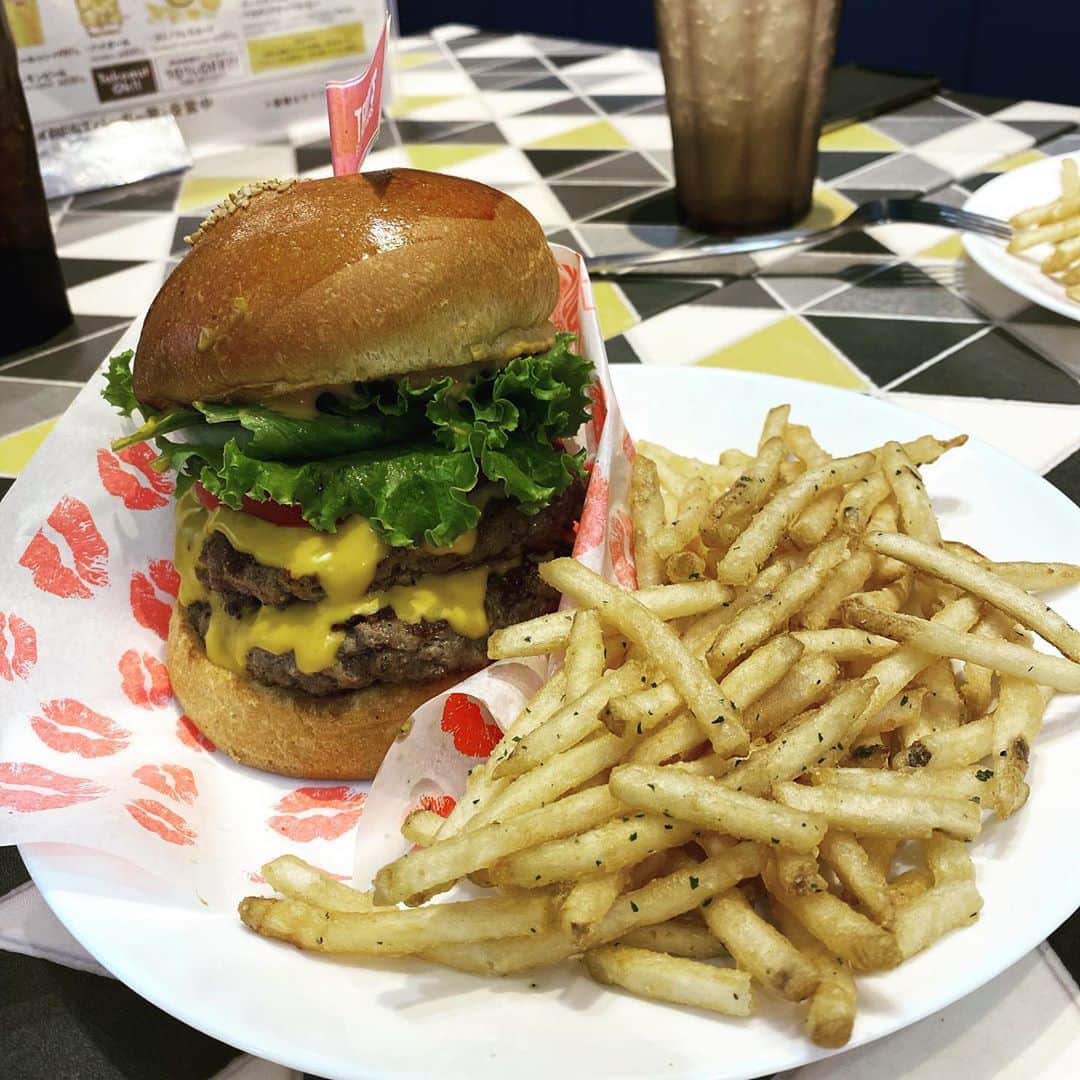 宇藤純久さんのインスタグラム写真 - (宇藤純久Instagram)「ハンバーガー！うまかった！！ いいハンバーガー探しを趣味にしそうです。 #teddysbiggerburgers  #グルメバーガー #ハンバーガー」9月10日 19時39分 - orcauto_rtd