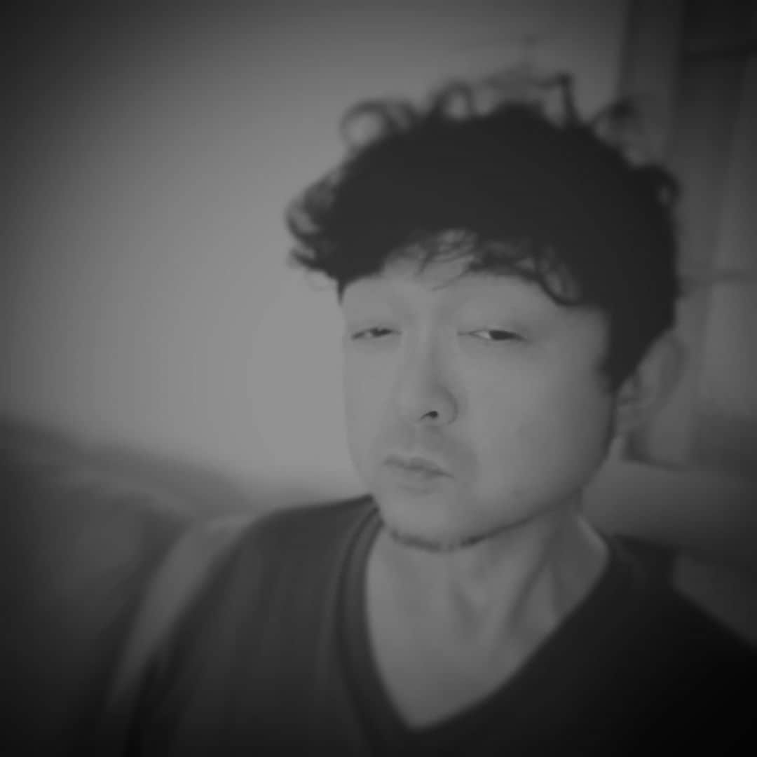 松本隆博のインスタグラム：「。 おかんと電話(˙◁˙)。  長々と話した。。  ｢あんたな、それはそうとな、 大麻したらあかんで｣ (¯―¯٥)   うかうかしてたらぶち込んでくる  ～人生遊歩道～」