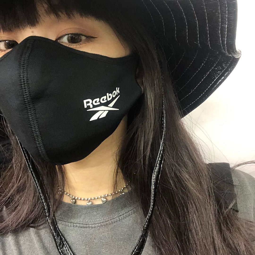 ゆらのインスタグラム：「リーボックのマスク息しやすい！ さすがスポーツブランド🏃🏻 こういうの待ってた！ #カムバックを楽しもう」
