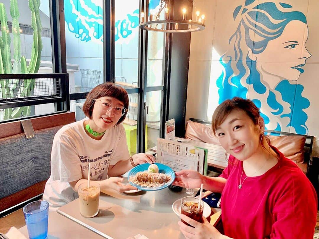 松浦志穂さんのインスタグラム写真 - (松浦志穂Instagram)「先日のランチ。 @aisuke.aokiai  にもやっと会えた👏このあいすけはとても落ち着いた大人の女性ですね。養成所の時、365日前髪結んで洋服の下にずっとスクール水着仕込んでた人と同じ人とは思えない。 ・ #あいすけ #同期 #arohaamigo」9月10日 14時54分 - matushiho