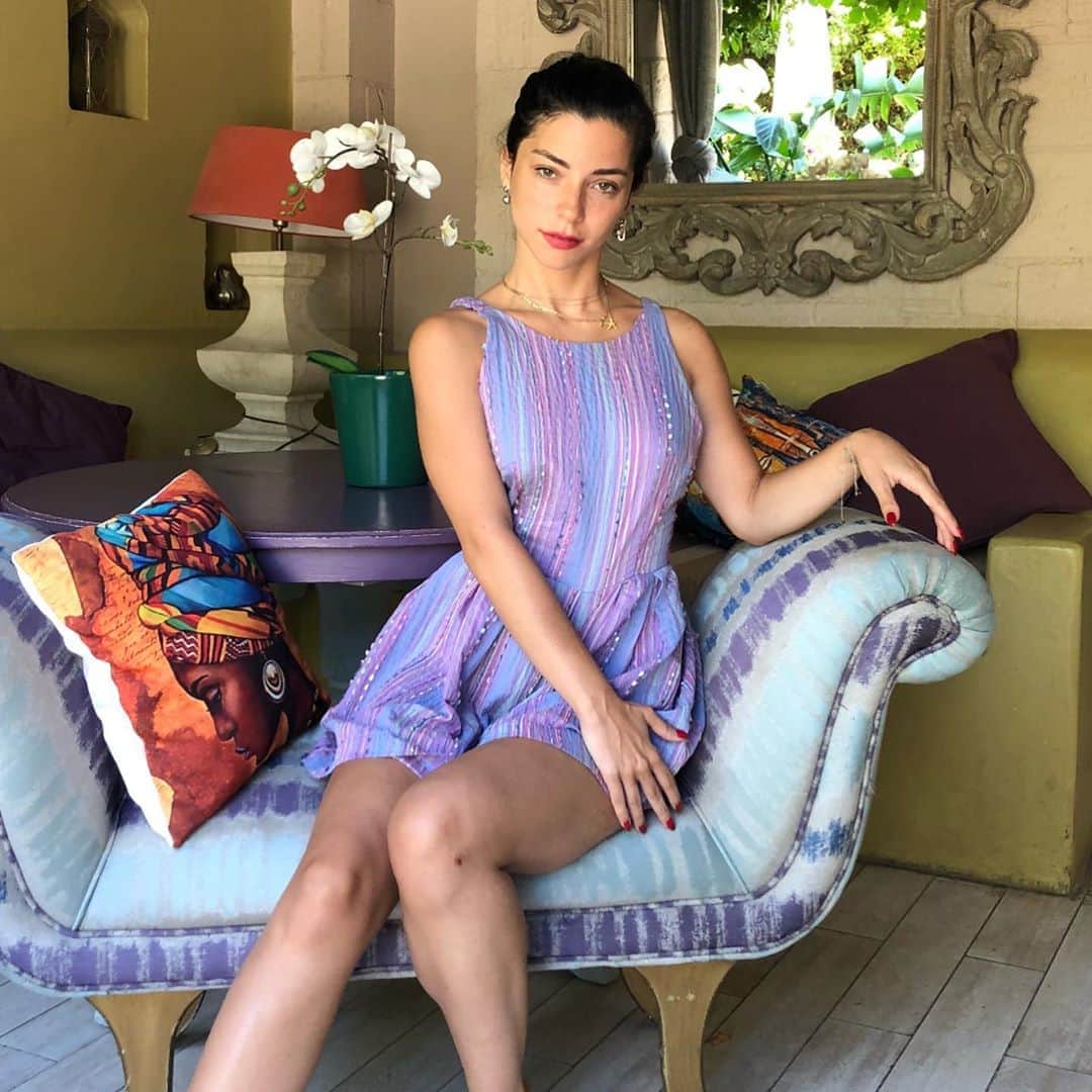 Merve Boluğurのインスタグラム：「⭐️」