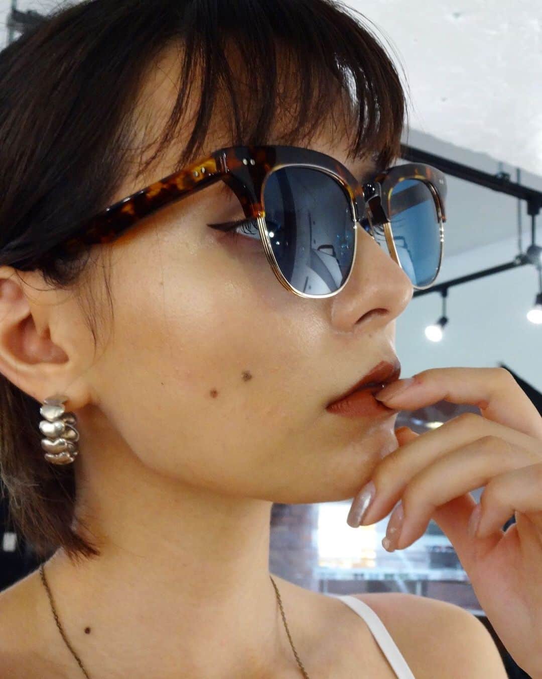 ケリーアンのインスタグラム：「秋はやっぱり…べっ甲よね❤️😎  YouTubeでとうとう私もファッション関連の動画撮ろうかと思うんだけど🤔…観てくれるかな？🥺❤️」