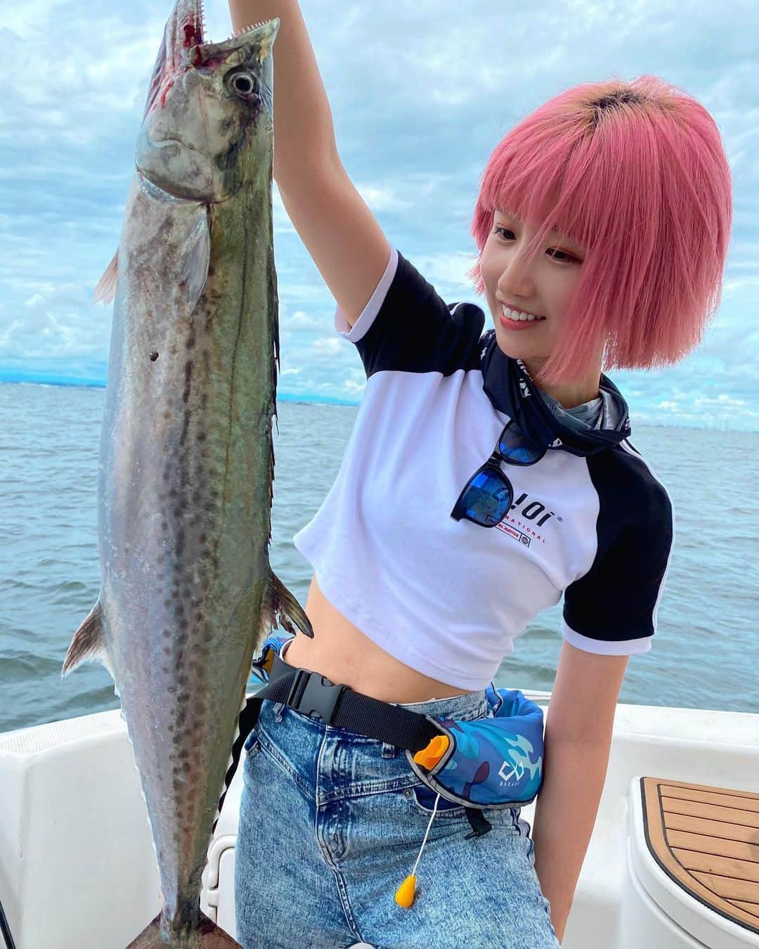 MAYUさんのインスタグラム写真 - (MAYUInstagram)「． クルーザーで東京湾へ サワラが奇跡的に釣れました🐟」9月10日 15時07分 - chu_z_mayu