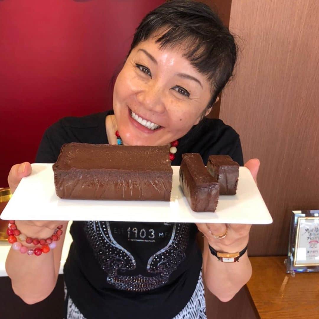 のインスタグラム：「今回の【しゃれとんしゃあ】も美味しかったぁ。 #めんたいワイド #カヨは火曜日 #山本カヨ の #しゃれとんしゃー  #しゃれとんしゃあ #ガトーショコラ #ご褒美　#ごほうび」