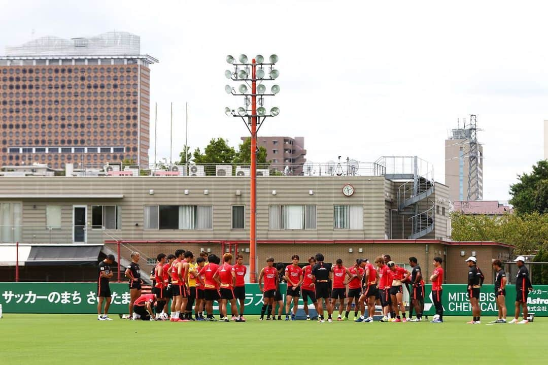 浦和レッドダイヤモンズさんのインスタグラム写真 - (浦和レッドダイヤモンズInstagram)「10日、大原サッカー場でのトレーニング。 #岩波拓也 #武富孝介 #山中亮輔 #武田英寿 #関根貴大 #橋岡大樹 #エヴェルトン #レオナルド #西川周作 #長澤和輝 #武藤雄樹 #汰木康也 #マルティノス #鈴木彩艶 #POLUS #三菱ケミカル #nike #auカブコム証券 #三菱重工 #三菱自動車 #トーシンパートナーズ #DHL #文化シヤッター #ピーエス三菱」9月10日 15時43分 - urawaredsofficial