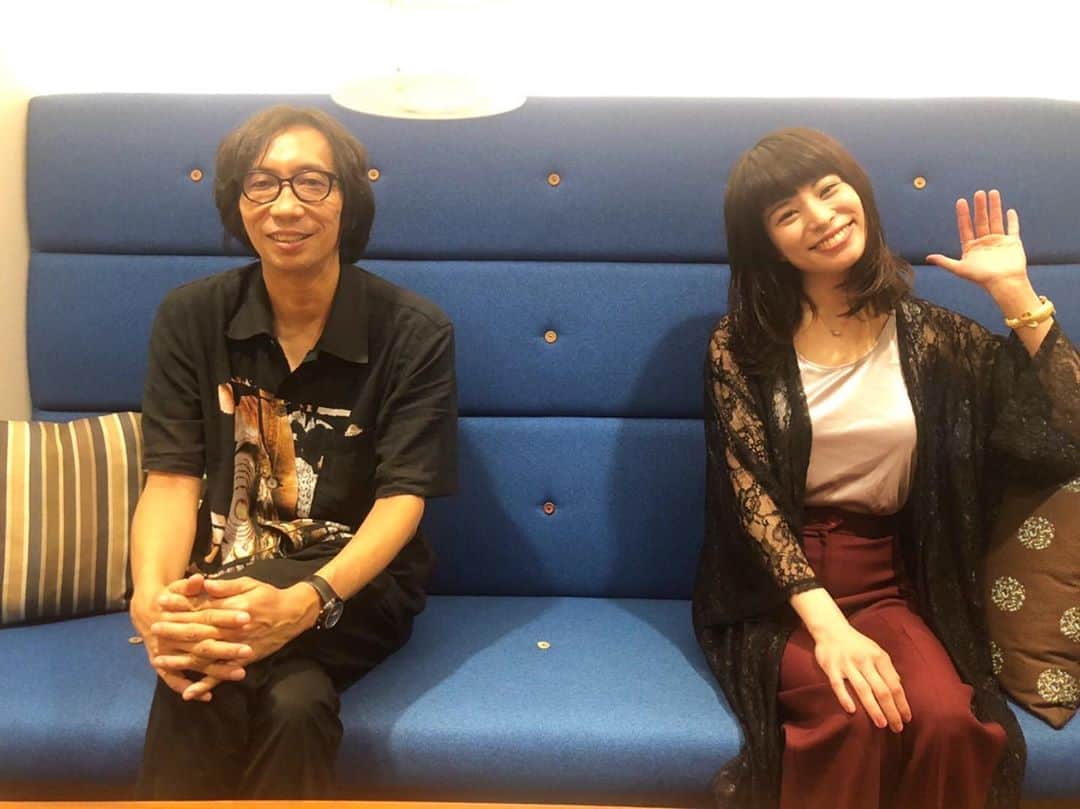 ほな・いこかのインスタグラム：「ついに明日から公開になります。 「#窮鼠はチーズの夢を見る 」 行定監督と。」