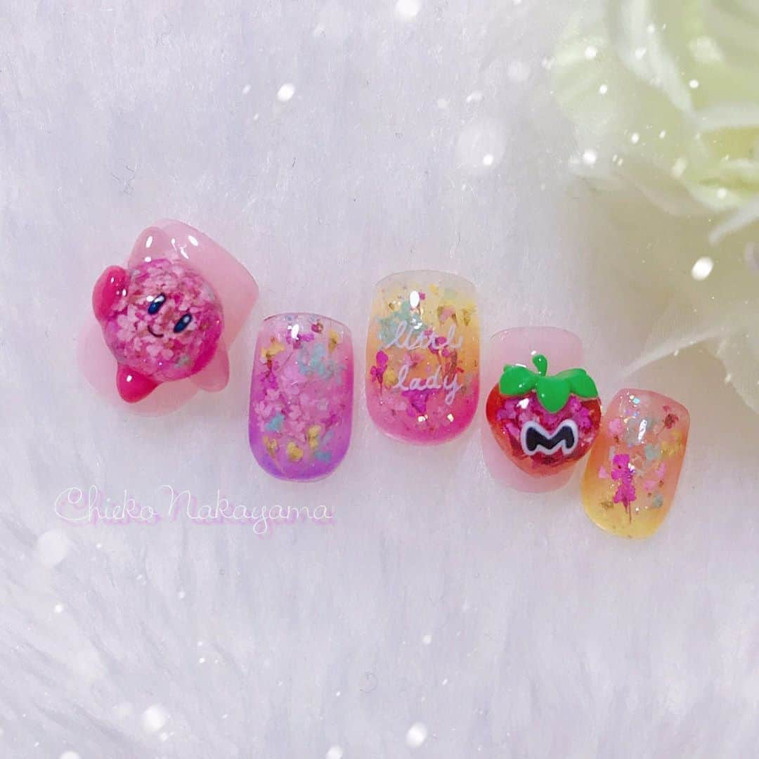 なかやまちえこさんのインスタグラム写真 - (なかやまちえこInstagram)「Kirby🍅⠀ ⠀ #nail #nails #nailart #ネイル #美甲 #ネイルアート  #japanesenailart #manucure #japanesenails #manicurist #gelnails #أظافر #네일아트 #미용 #vẽmóng #ngườiđẹp  #เพ้นท์เล็บ #искусствоногтя #artedeuñas #เพ้นท์เล็บเจล #ジェルネイルデザイン #ネイルデザイン #senikuku #nagelkunst #カービィネイル  #kirbynails」9月10日 16時20分 - chiekonakayama