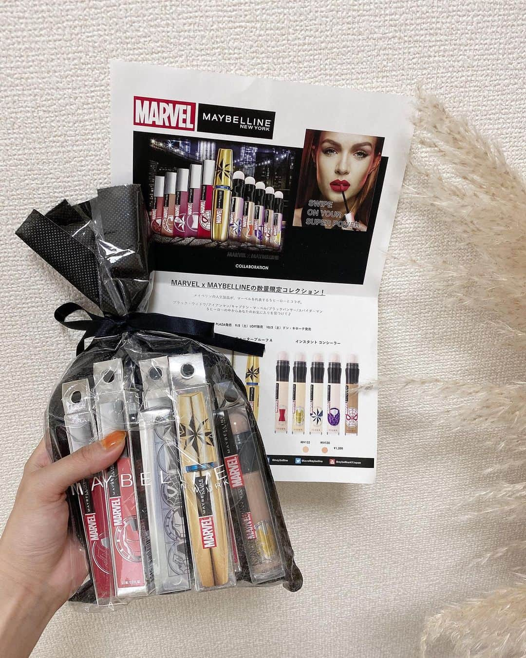 橘ひと美さんのインスタグラム写真 - (橘ひと美Instagram)「@maybelline 様から MARVELとMAYBELLINEのコラボコレクションが届きました！ ・ 可愛すぎるし嬉しすぎて泣きそう ・ 早速メイクしてみた ・ #maybelline #marvel #cosmetics #japan」9月10日 16時36分 - h1t0mi_0210