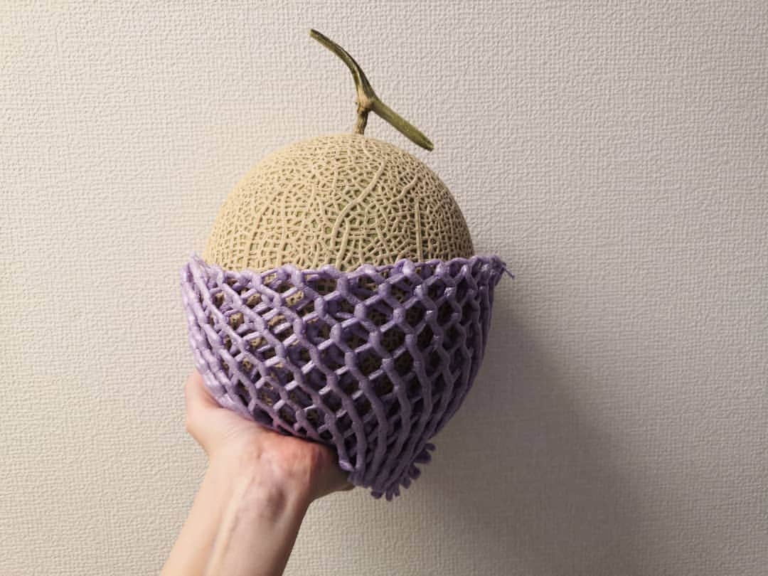 白井珠希のインスタグラム：「* * メロン！！🍈🍈🍈 メロン1玉なんて、記憶にある限り初めて。。ずっしり。。 とっても甘くて美味しかったです🌟 * * #メロン #果物 #くだもの #フルーツ #instafood #instafruit #fruits #instagramjapan #instasweets #sweet」