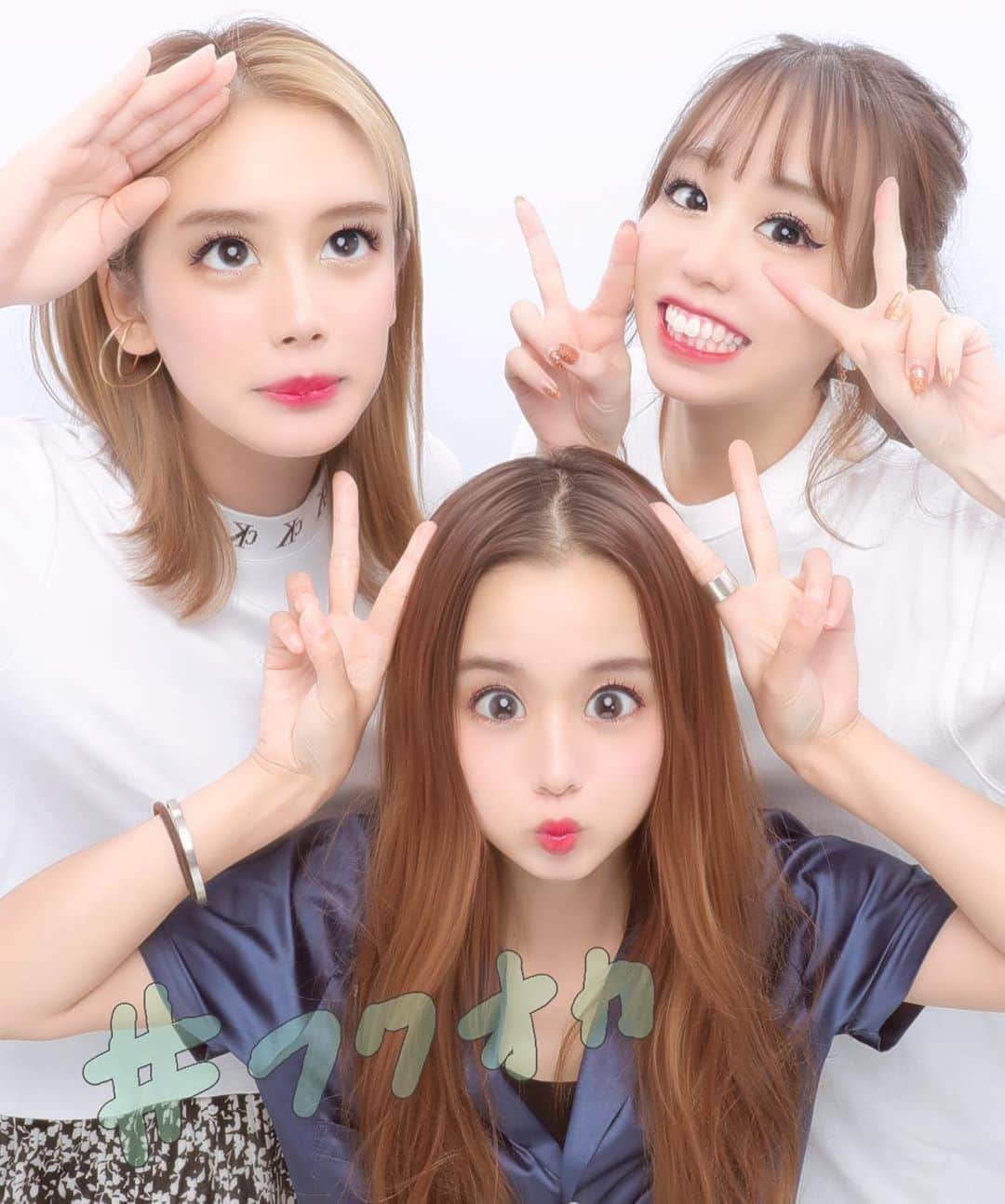 acaneのインスタグラム：「・ 歌姫と俺のダンサーと プリクラ撮りました🥰 ・ @xfumikax @erika.i ❤️」