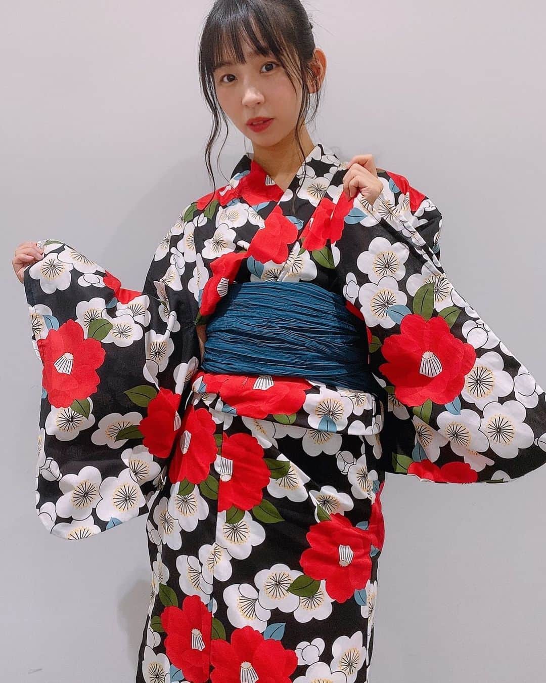 古川未鈴のインスタグラム：「今年2着目の浴衣！ 来年はお外でも着れますように  #創美苑 #soubien #pr」