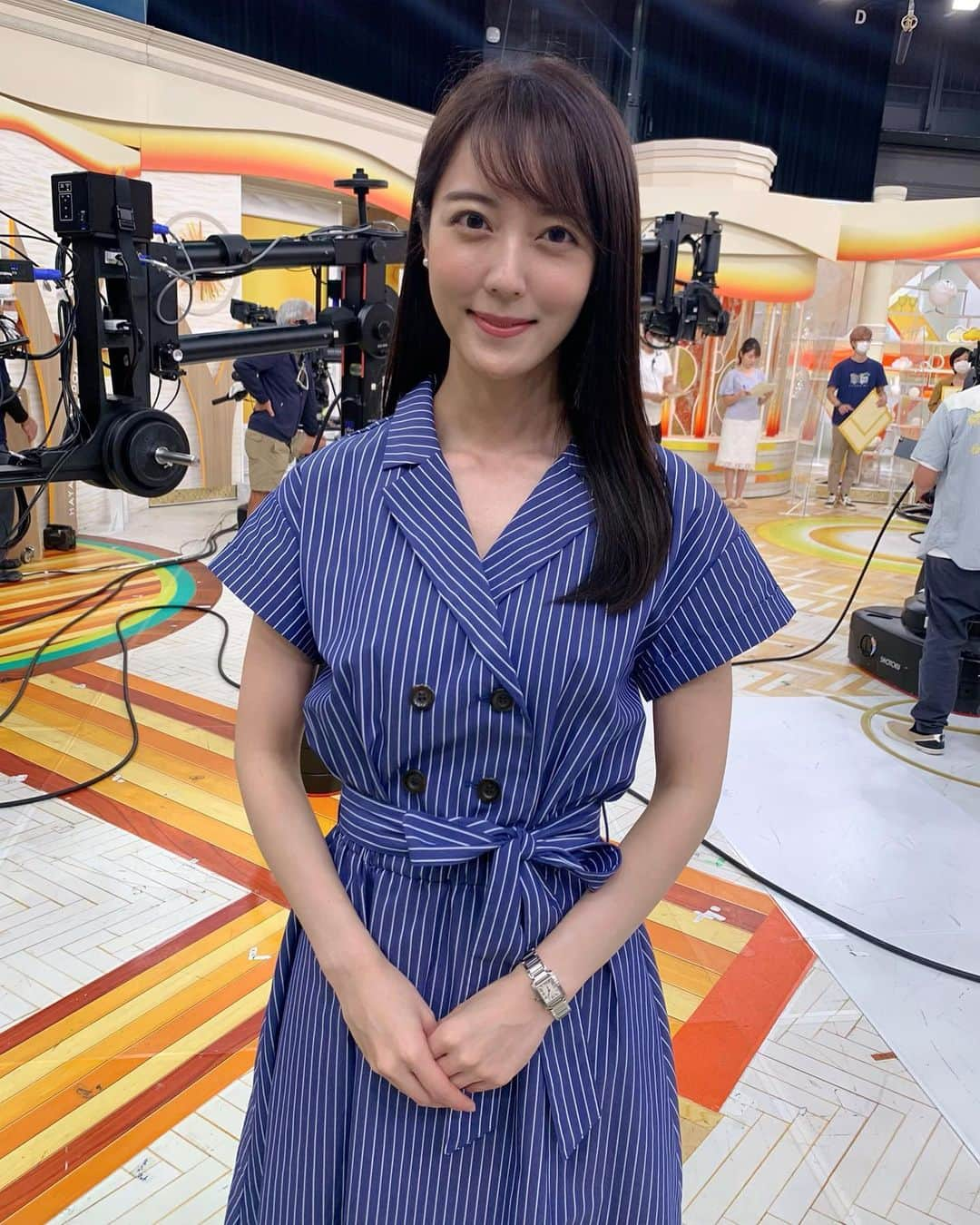 上野愛奈さんのインスタグラム写真 - (上野愛奈Instagram)「本日もありがとうございました。オンエア後、写真を撮ってもらっていたら、あっ皆川さん☺️  秋の爽やかな空気もそこまで来ていますね🌝🍃 #少し前髪切りました  #どうかな。」9月10日 17時03分 - ueno_aina_816