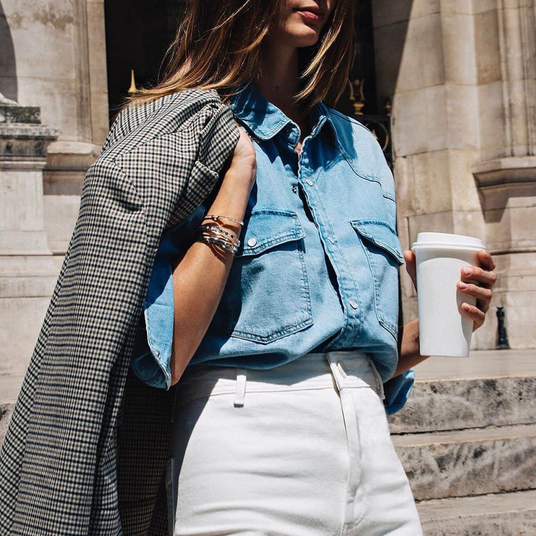 Chaumetさんのインスタグラム写真 - (ChaumetInstagram)「As seen on the streets of Paris: bracelets’ accumulation is the new it. #Chaumet #BeeMyLove #ChaumetLiens #StackingChaumet」9月10日 17時08分 - chaumetofficial