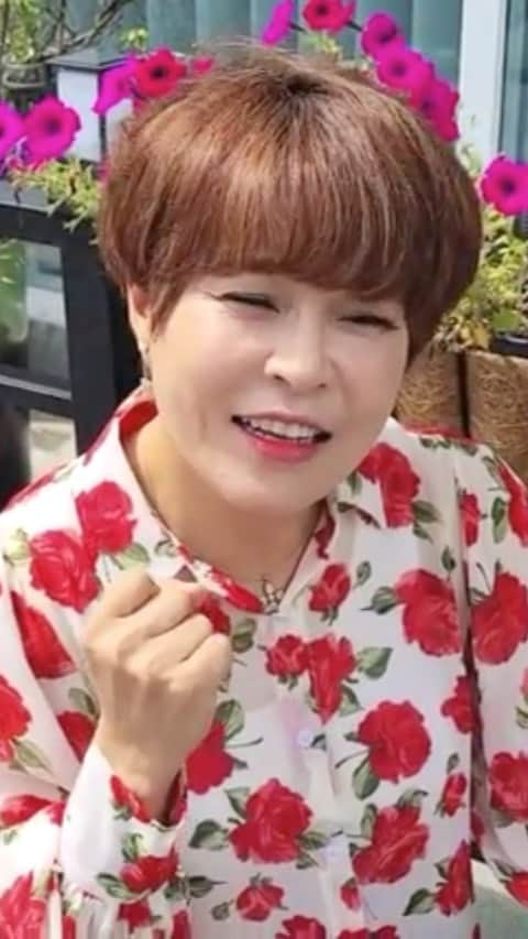 パク・ミソンのインスタグラム：「혜련이가  트롯가수로  변신 !!!  사랑의 펀치를  날려~~~ @ulumma2012  #사랑의펀치 #조혜련 #노래좋고」