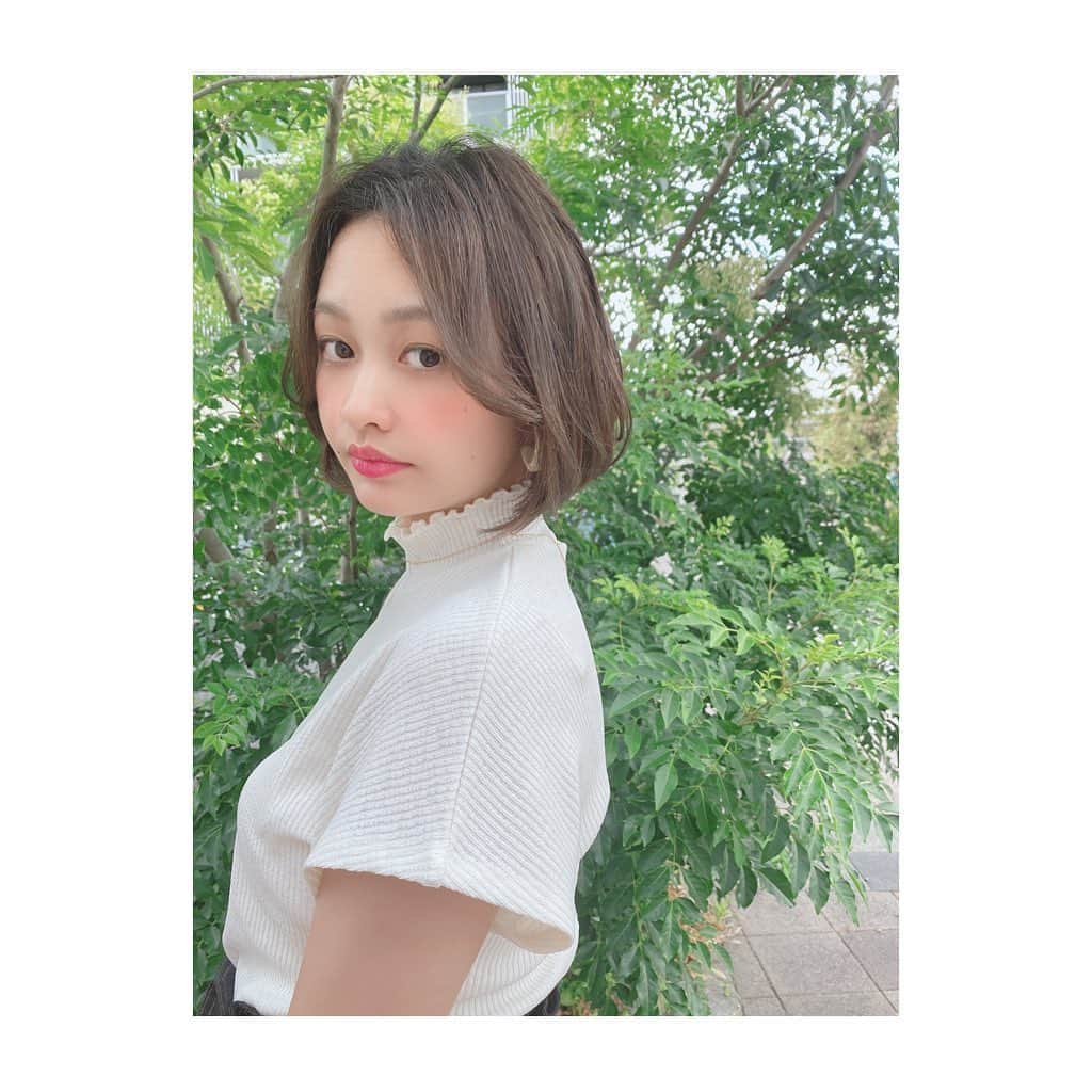 のインスタグラム：「﻿ ﻿ ﻿ Hair color change💇🏼‍♀️💗﻿ いい感じだッ！！﻿ ﻿ ﻿ 《お仕事のご依頼について📸》﻿ ﻿ 撮影に関してお時間は基本的10:00からお願いします。﻿ それ以外の時間帯希望は要相談で🌿﻿ 既にお仕事が決まってるお日にちもあるので﻿ ご希望のお時間に添えない可能性もあります🙇🏻‍♀️﻿ その点も含めDMからご相談下さい。﻿ ﻿ よろしくお願いいたします。﻿ ﻿ ﻿ ﻿ #salonmodel #サロンモデル #hairmodel #hair #hairsalon #美容室 #ボブ #ショート #ボブヘアー #ショートヘアー #インフルエンサー #インスタグラマー #ena_pi」