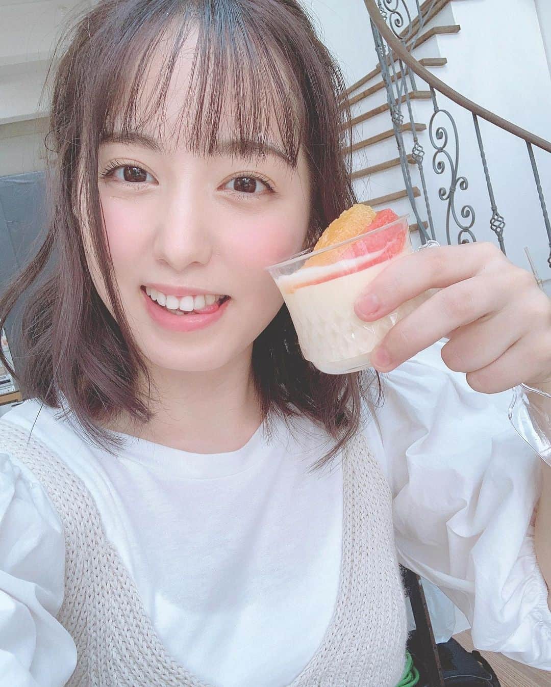 前田美里のインスタグラム：「今日は #LINELIVE で勝ち取った #ヤングアニマル さん撮影。！👙 . 素敵な写真をたくさん撮って頂きました！巻中3ページ楽しみだああ✨ . 撮影後に差し入れでいただいたババロア美味しかった🤤  発売をお楽しみ〜♪ . . #撮影 #雑誌 #グラビア  #女子力 # #自撮り #photo #今日のコーデ #zara #selfie #beauty #美容 #メイク #ファインダー越しの私の世界 #写真好きな人と繋がりたい #ヲタク #欅坂46 #日向坂46 #フォロワー募集中 #gravure #japanesegirl #follow #followme #좋아요 #팔로우미 #팔로미 #오오티디」