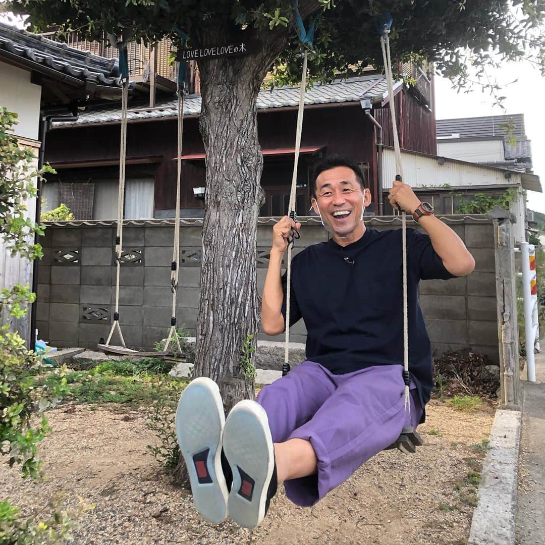 石田靖さんのインスタグラム写真 - (石田靖Instagram)「ABC⑥『探偵ナイトスクープ』ロケで岡山県児島へ …さてさてどんなご依頼でしょうか？…OAチェック😆😆😆 #探偵ナイトスクープ #松本探偵局 #ブランコ #loveloveloveの木 #lovelovelove #岡山県児島 #児島だよ #一期一笑  #石田靖」9月10日 17時54分 - yasulog