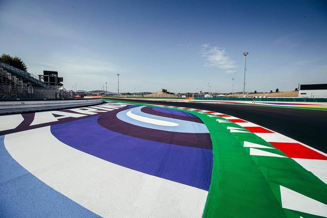 レプソル・ホンダのインスタグラム：「From the green hills of Austria to the vibrant shores of Misano ⠀⠀⠀⠀⠀⠀⠀⠀⠀ #SanMarinoGP」