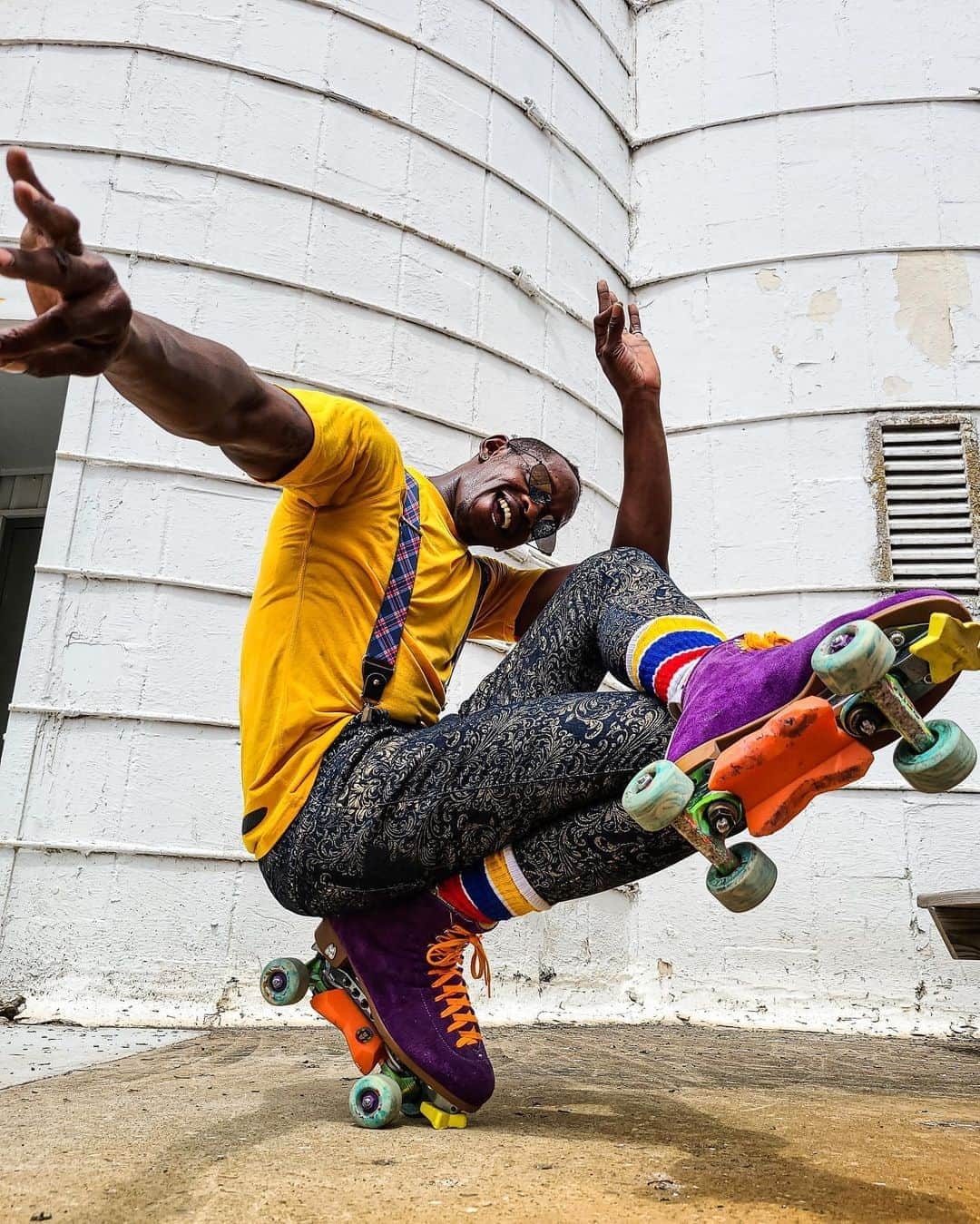 Instagramさんのインスタグラム写真 - (InstagramInstagram)「Let the good vibes roll. 🤩⛸🌟💯⁣ ⁣ Roller skater Travis Reynolds (@rollertravisreynolds) shares how skating = Black Joy to him. ⁣ ⁣ “Skating represents Black joy because it’s the ultimate freedom and it gives you that on-a-cloud feeling. It has been a part of Black culture for decades.”⁣ ⁣ Watch our IGTV to hear more from Travis and see some of his 🔥🔥🔥 tricks. ⁣ ⁣ #ShareBlackStories 🖤⁣ ⁣ Photo of @rollertravisreynolds by @danascruggs」9月11日 3時56分 - instagram