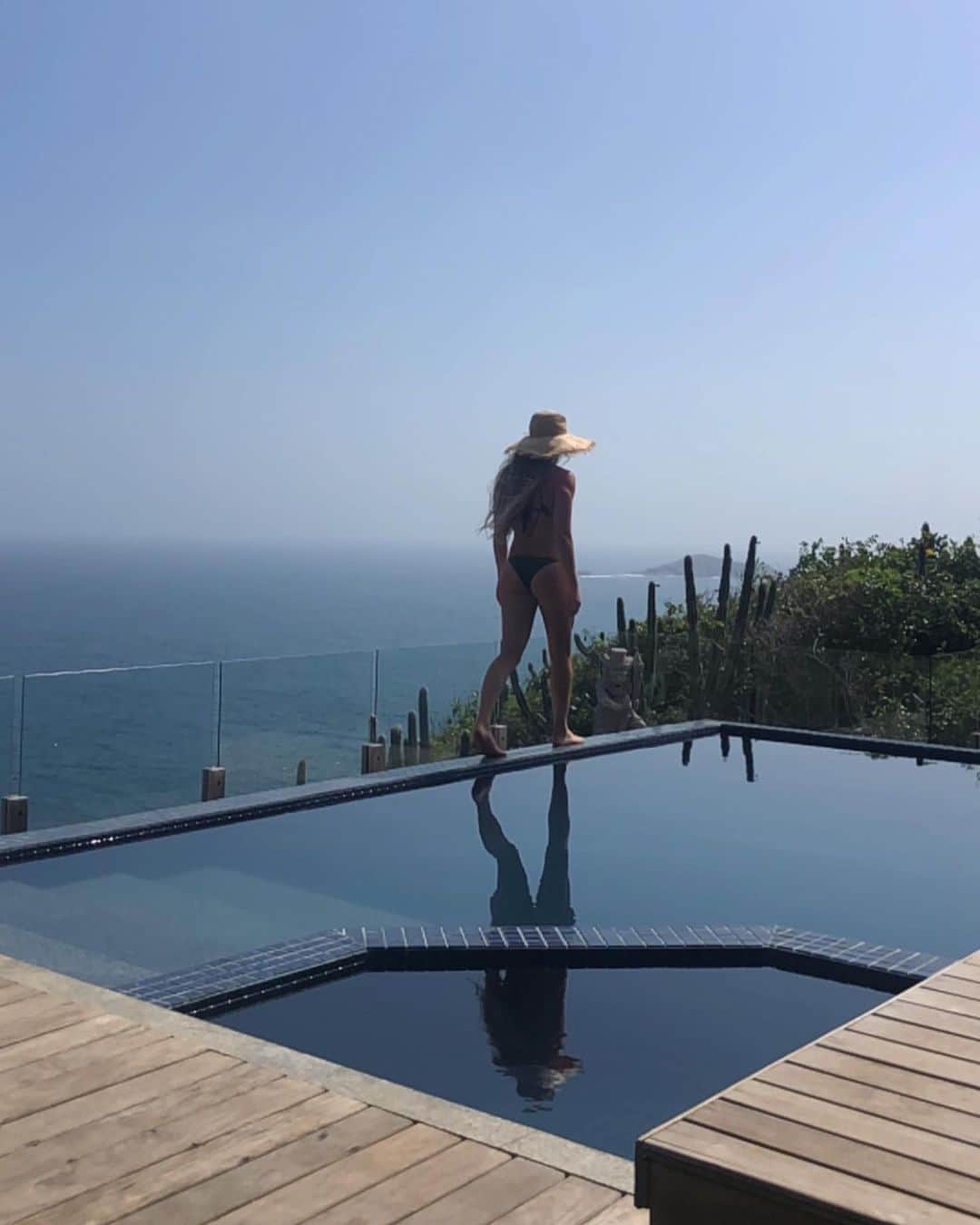 のインスタグラム：「TRANQUILO 💭🤫 #arraialdocabo #cliffhouse #brazil #greatful」