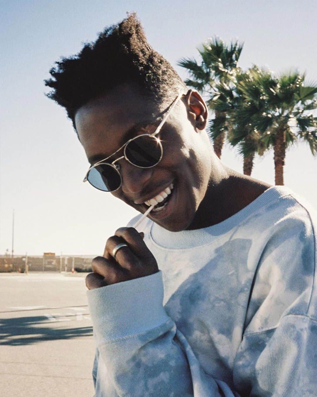 ジーエルシーオーのインスタグラム：「Cool breeze and palm trees with @skategoat」