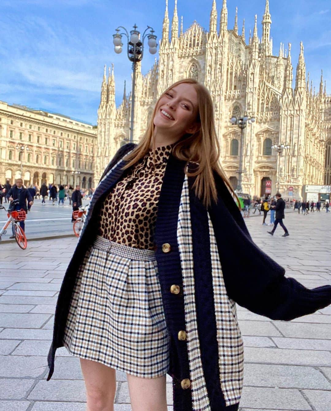 Larsen Thompsonさんのインスタグラム写真 - (Larsen ThompsonInstagram)「I am what I live, looking back I never stop thinking about my travels to Milan, Italy... Everything from the culture, people, and fashion brings me so much passion and excitement. This city has forever changed me💗 My Way by @ArmaniBeauty is all about being free spirited and open to discovering oneself!  Do you have a favorite travel memory?  #ArmaniMyWay #IAmWhatILive #ad. Available @Sephora.」9月11日 4時25分 - larsenthompson