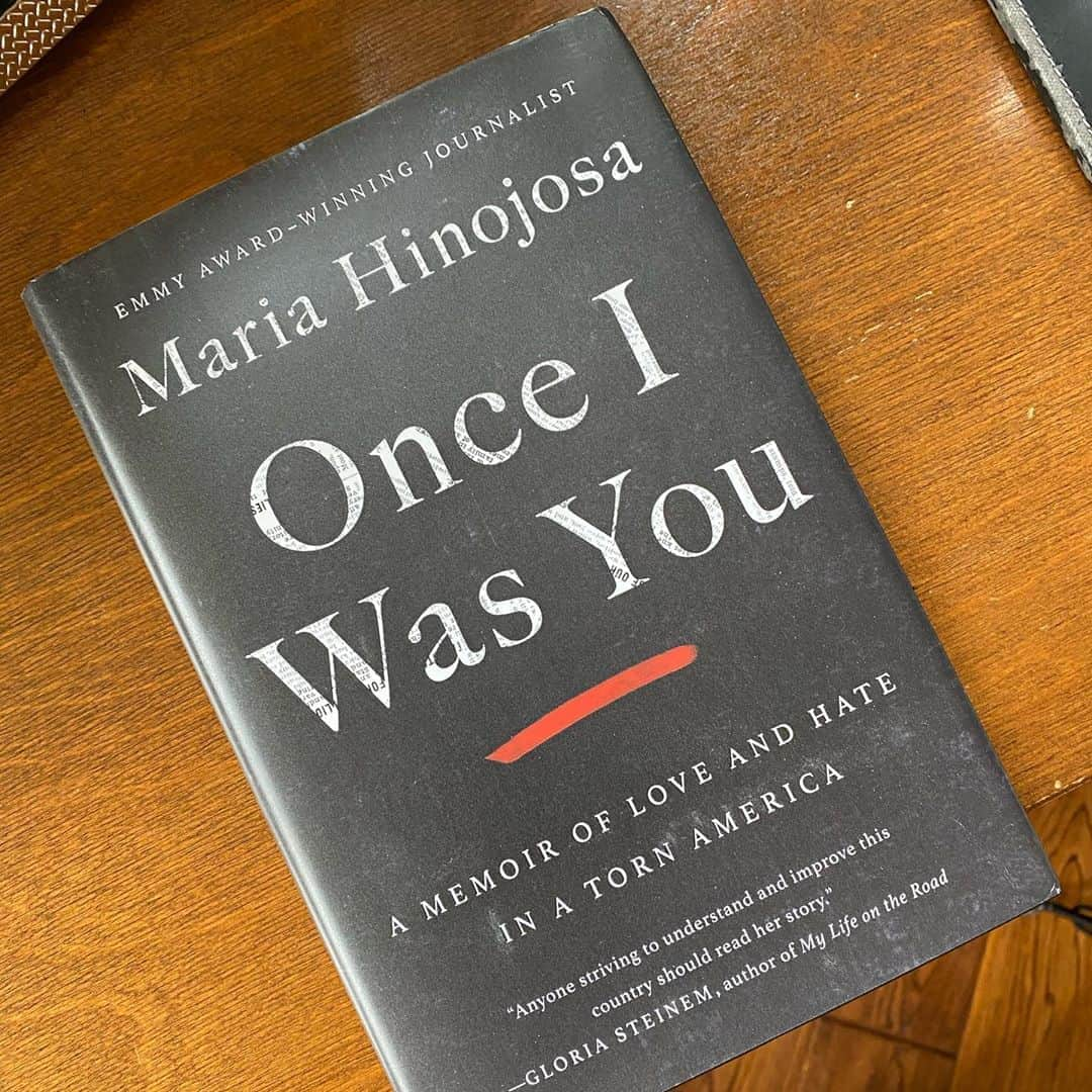 ジュディ・レイエスさんのインスタグラム写真 - (ジュディ・レイエスInstagram)「Can’t wait to read this wonderful gift from my talented sister @maria_la_hinojosa: reporter, journalist, host, boxer, artist and all around true badass and representative of so many things Latinx!! You inspire daily!  P’atra ni pa cojer impulso! ✊🏽👑♥️」9月11日 4時31分 - itisijudyreyes1