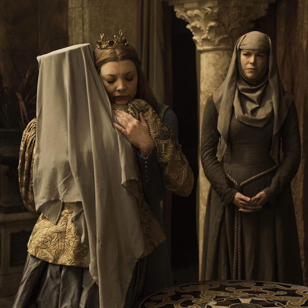 E! Onlineさんのインスタグラム写真 - (E! OnlineInstagram)「'Twas never a badder b*tch in all of Westeros than Lady Olenna Tyrell, who sadly lost her battle with cancer at age 82. The realm will always remember Diana Rigg. 💔 (📷: HBO)」9月11日 4時34分 - enews