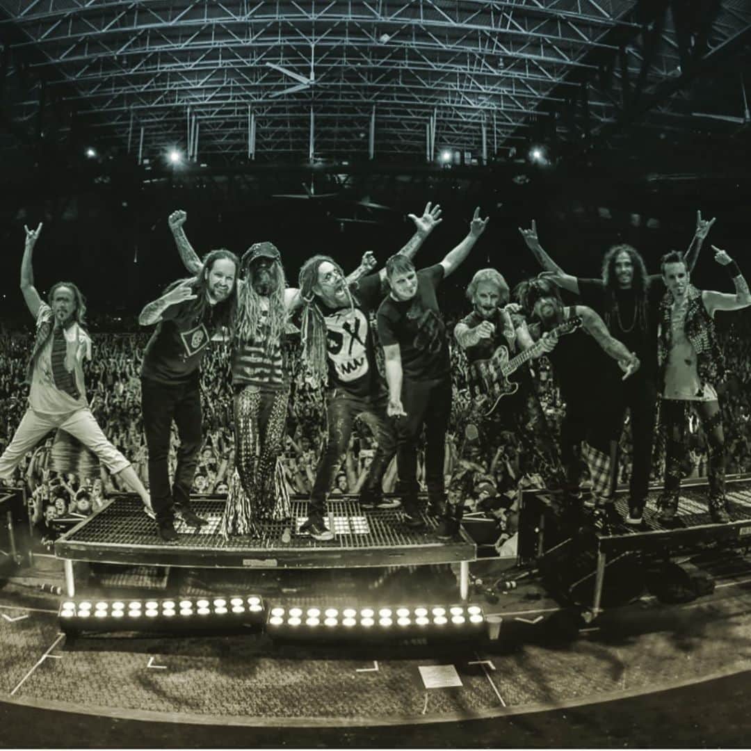 ロブ・ゾンビのインスタグラム：「September 2016. Return of the Dreads tour had just finished. Great tour. Were any of you there? Should we do it again? Can we do it again? #robzombie #korn #returnofthedreadstour2016 #robfennphotography」